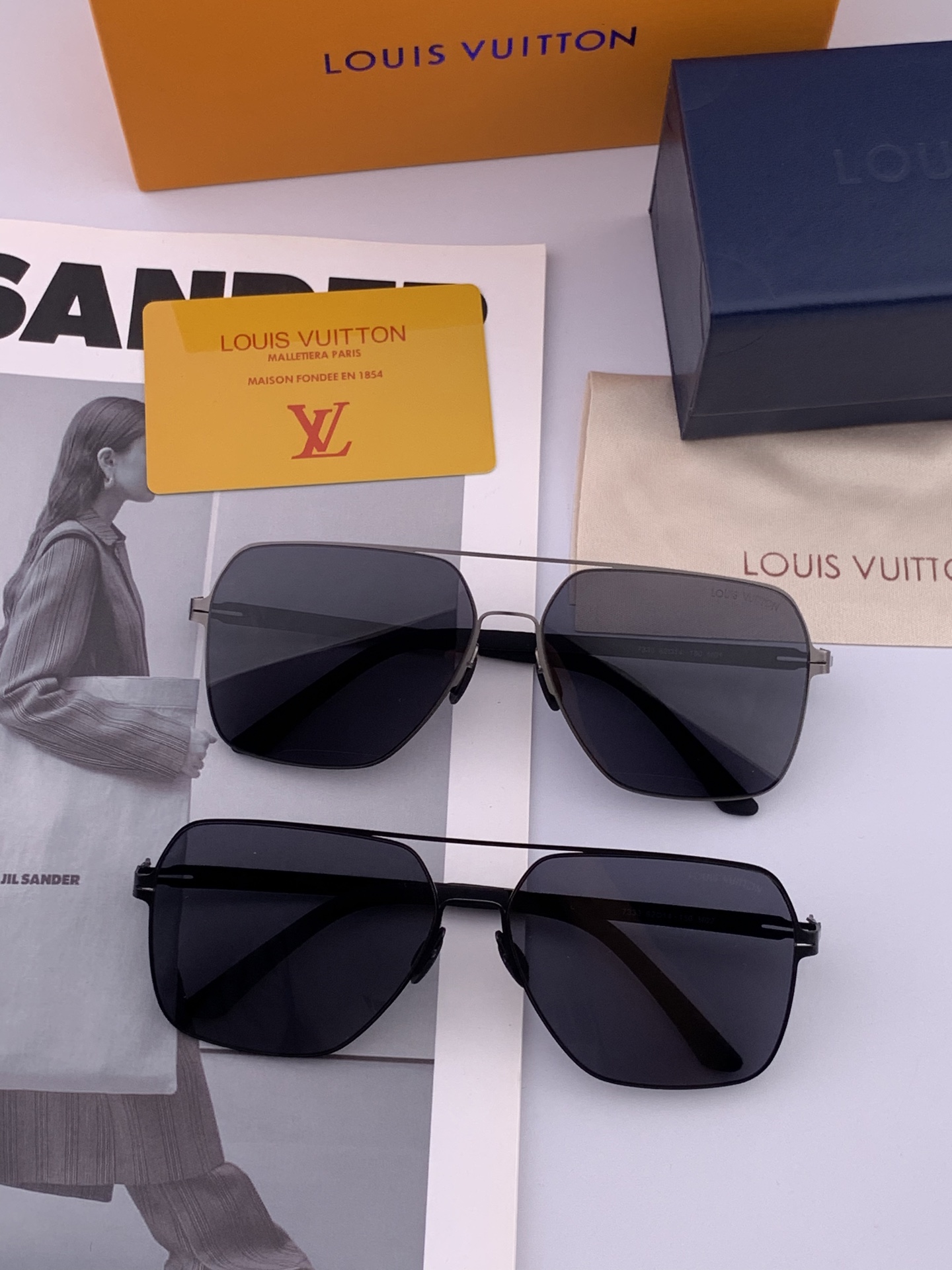 ♦️LV 2025新款男女情侣款太阳镜多边形墨镜iP电镀永不褪色 超轻超有弹性整幅眼镜无螺丝重要的是压不