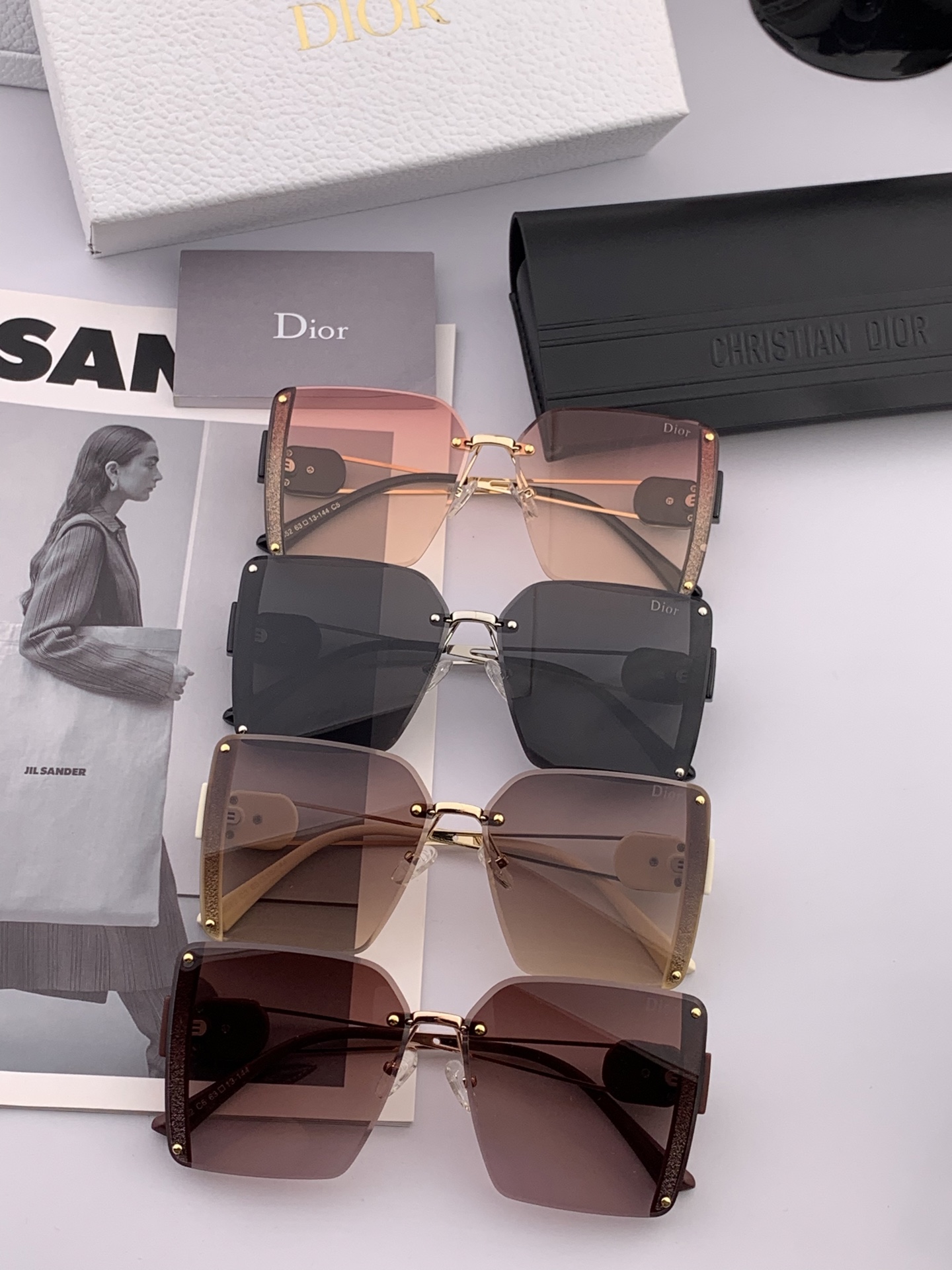 🔺 【DIOR-迪奥】2025开春新款 潮流爆款 时尚方框太阳镜 高品质 佩戴舒适 网红潮款墨镜 型号：