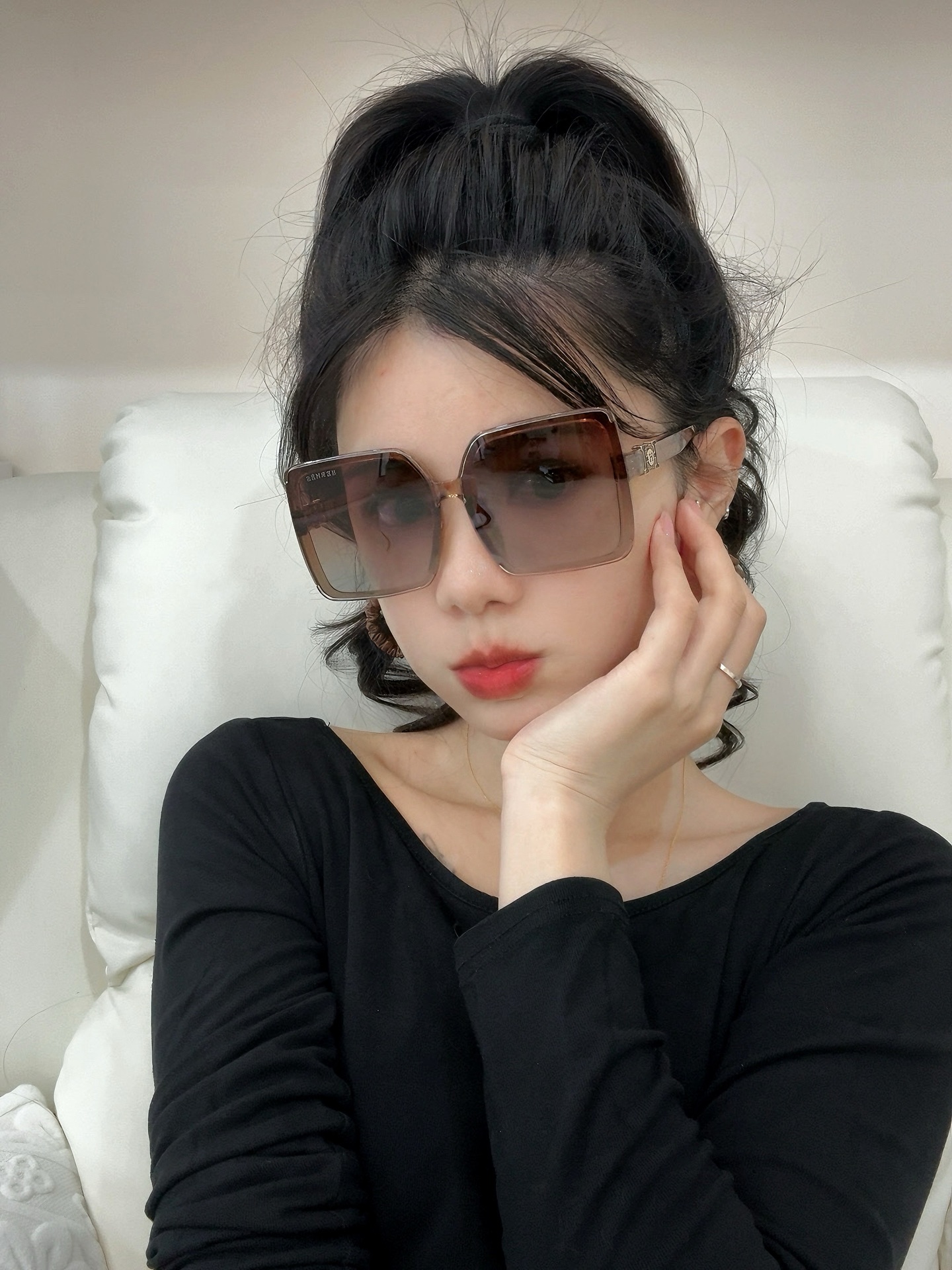   2025新款 爱马仕女士偏光太阳镜🕶️ 宝丽来高清镜片🎉高品质TR-90镜框 时尚百搭！
型号：H5