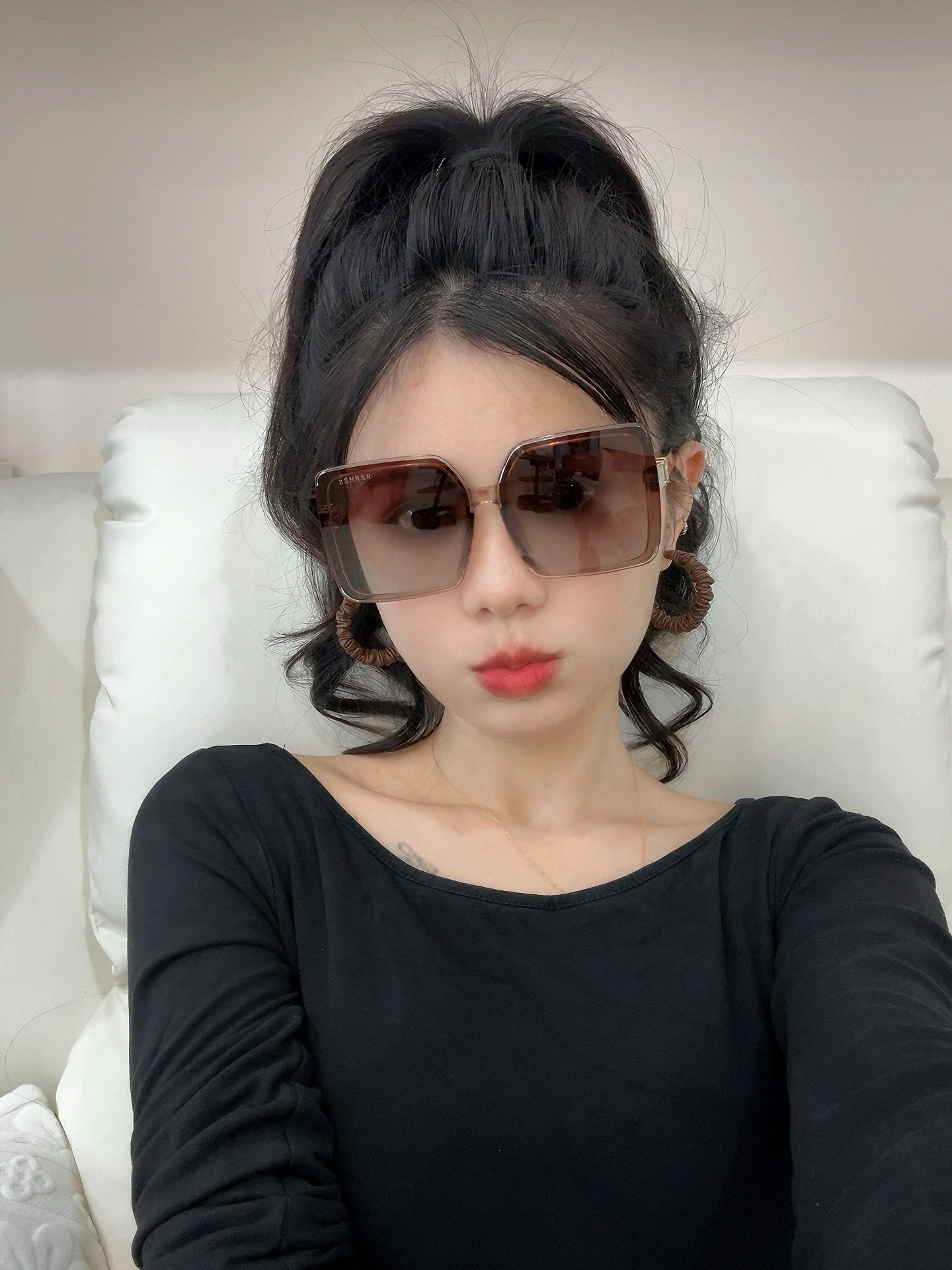   2025新款 爱马仕女士偏光太阳镜🕶️ 宝丽来高清镜片🎉高品质TR-90镜框 时尚百搭！
型号：H5