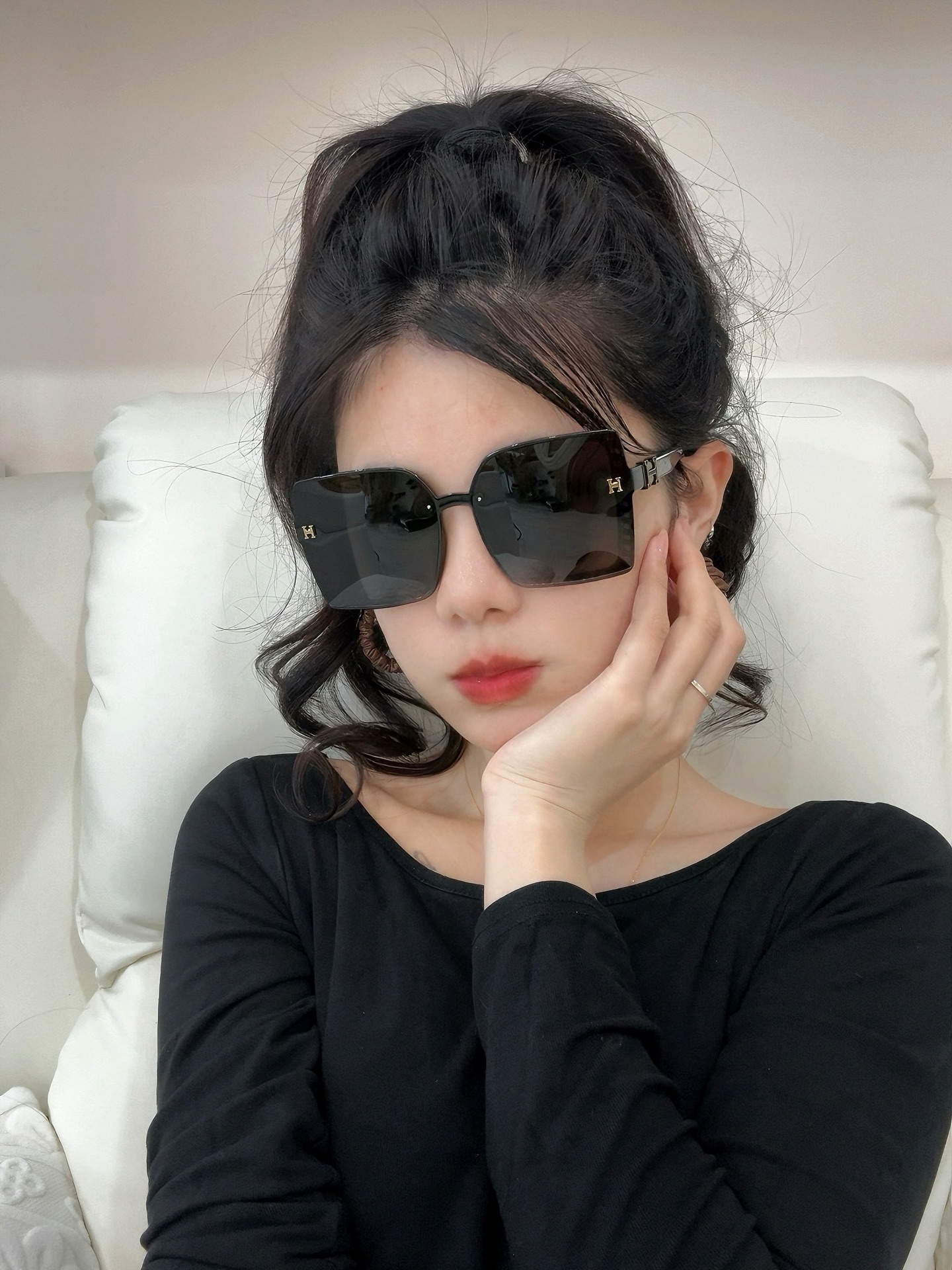   2025新款 爱马仕女士偏光太阳镜🕶️ 宝丽来高清镜片🎉高品质TR-90镜框 时尚百搭！
型号：H1