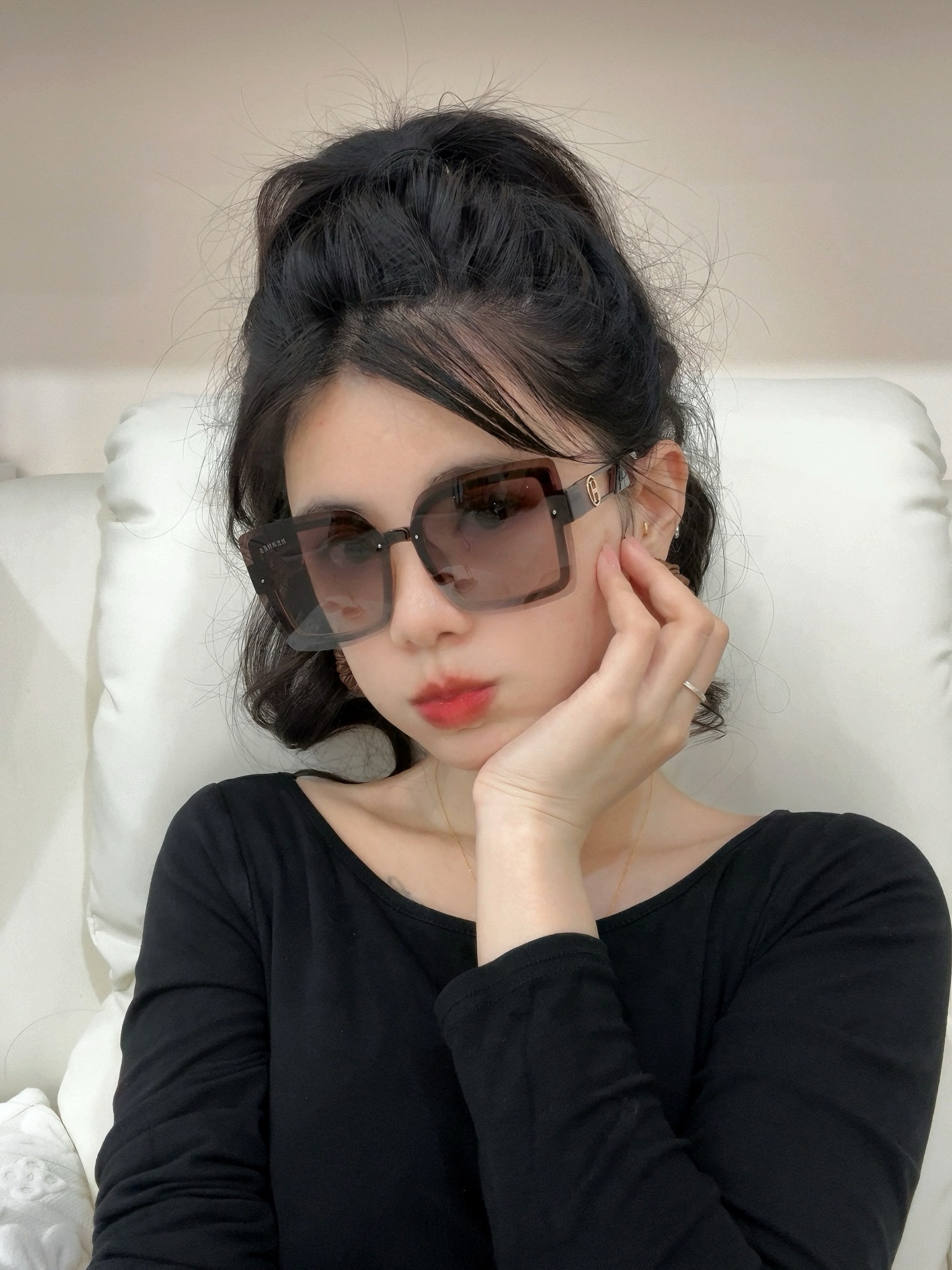  2025新款 爱马仕女士偏光太阳镜🕶️ 宝丽来高清镜片🎉高品质TR-90镜框 时尚百搭！
型号：H52