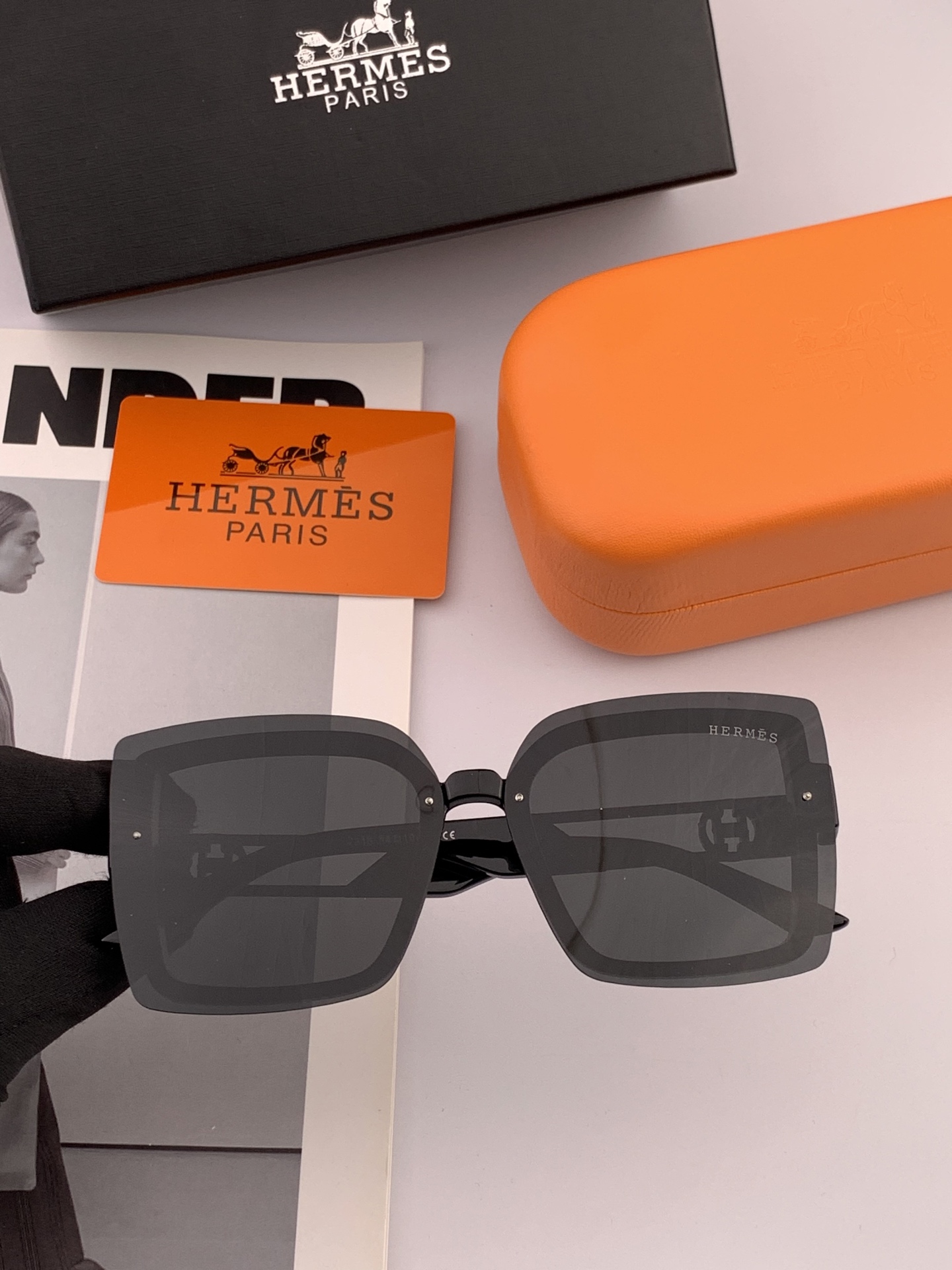  2025新款 爱马仕女士偏光太阳镜🕶️ 宝丽来高清镜片🎉高品质TR-90镜框 时尚百搭！
型号：H52