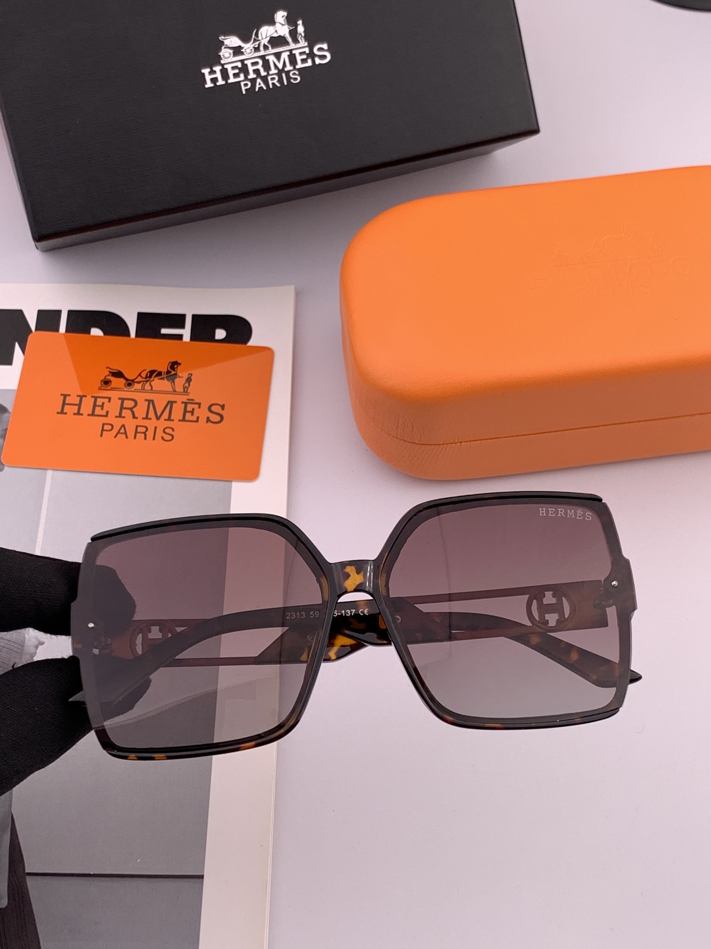  2025新款 爱马仕女士偏光太阳镜🕶️ 宝丽来高清镜片🎉高品质TR-90镜框 时尚百搭！
型号：H52