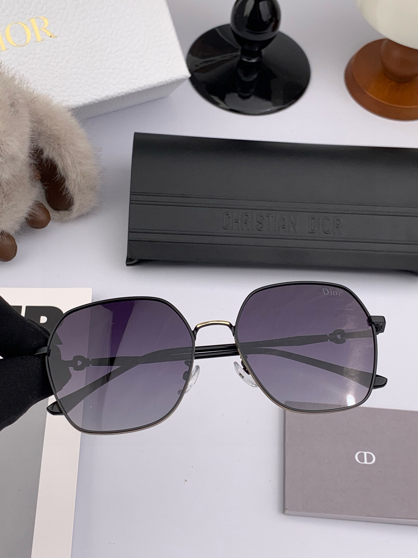   DIOR🌋☔️时尚方框太阳镜顶级奢侈品强 高品质胜利亲亲🍦🍨 得意 气质非凡😄 🍫🍪女士开车墨镜爱情