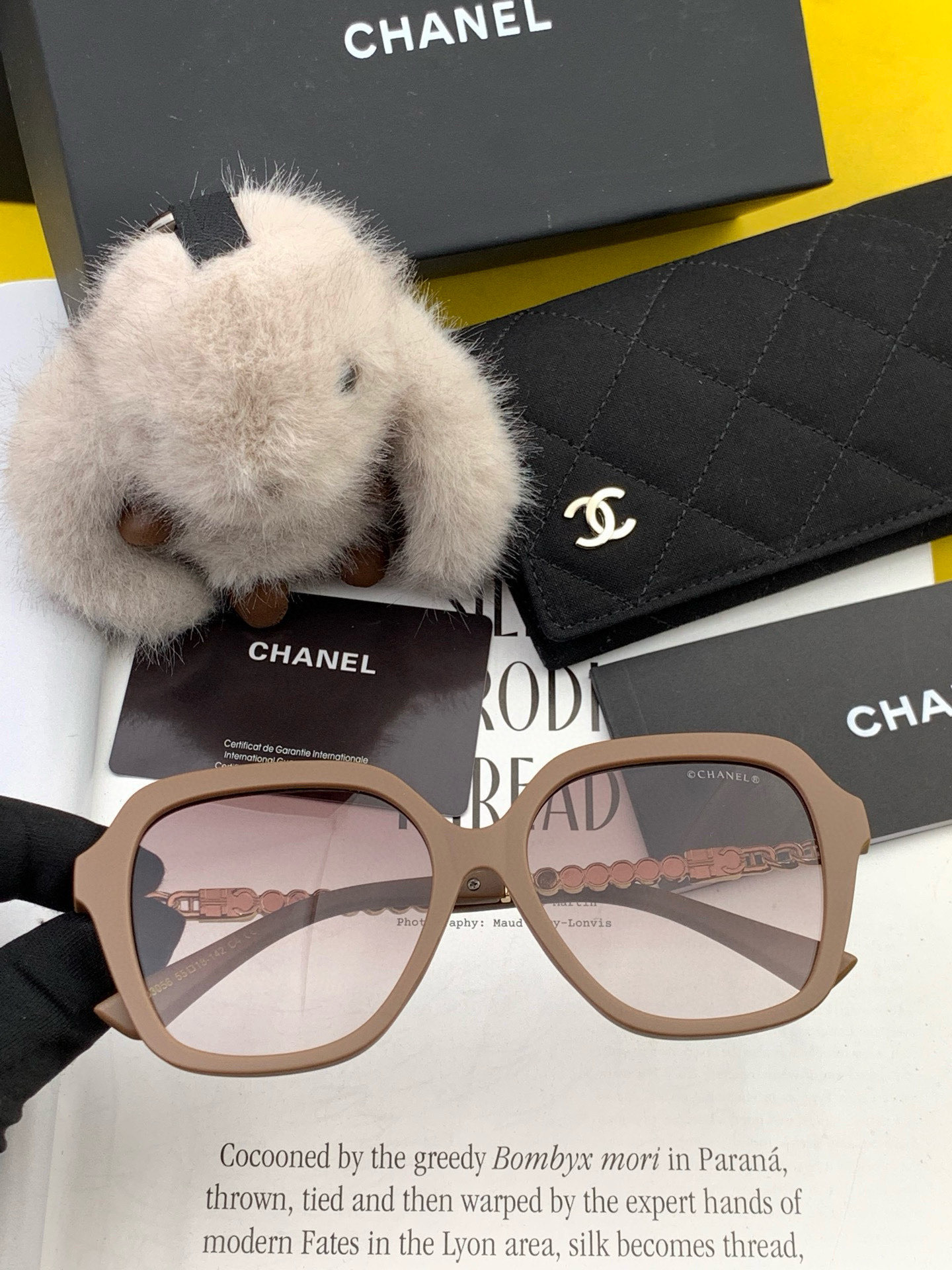    新品CHANEL 香奈儿太阳镜以独特魅力和前卫风格诠释春夏最新眼镜，质感超好佩带舒适 型号：CH6