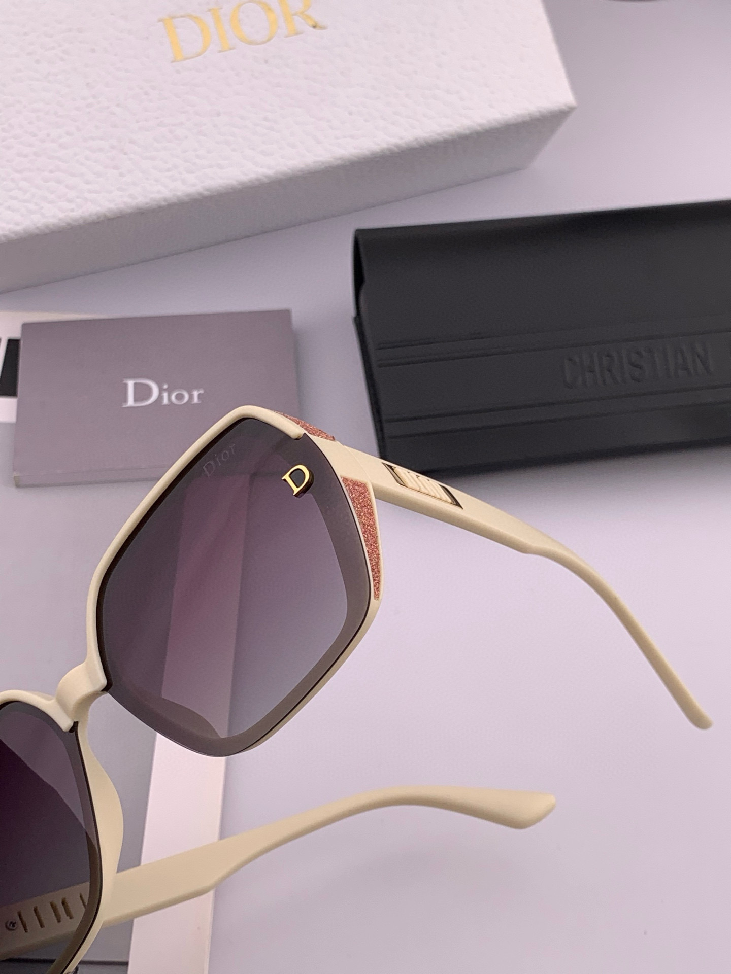  🔺 【DIOR-迪奥】2025开春新款 潮流爆款 时尚方框偏光太阳镜 高品质 佩戴舒适 网红潮款墨镜 