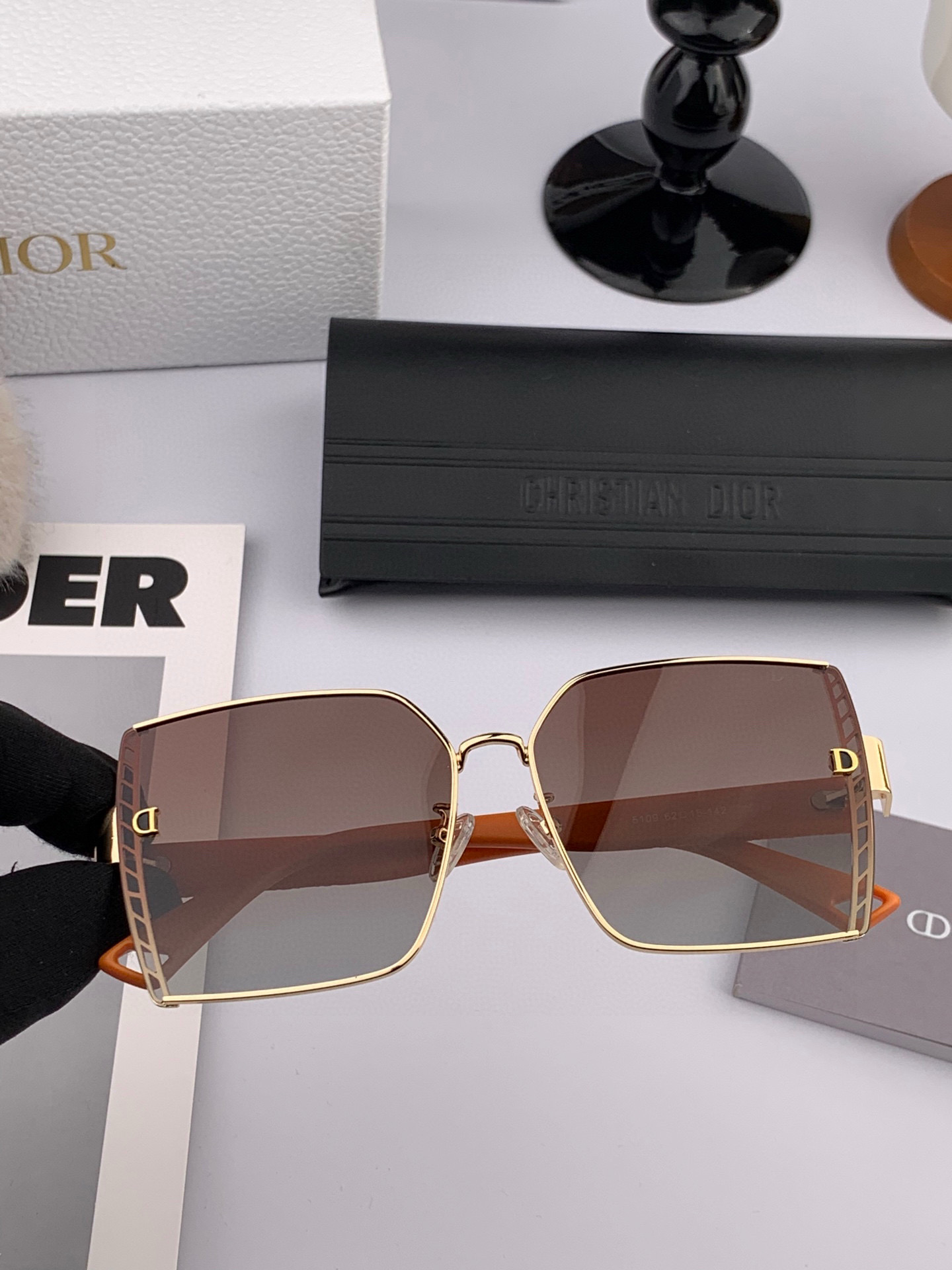  🔺 【DIOR-迪奥】2025开春新款 潮流爆款 时尚方框偏光太阳镜 高品质 佩戴舒适 网红潮款墨镜 