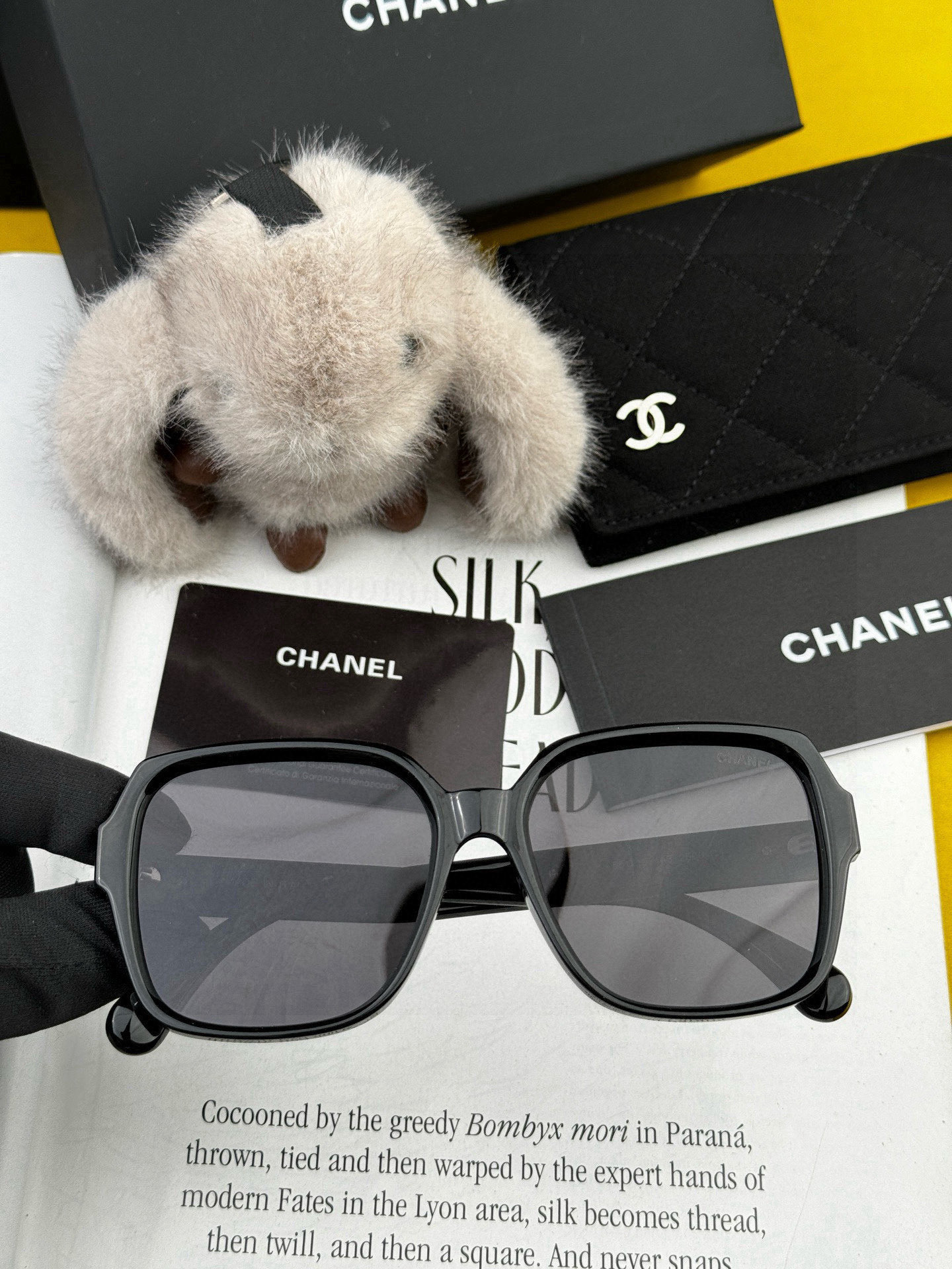  【CHANEL】香奈儿 2025新款潮流爆款 时尚方框太阳镜 佩戴舒适 网红潮款墨镜  女士高清加厚偏