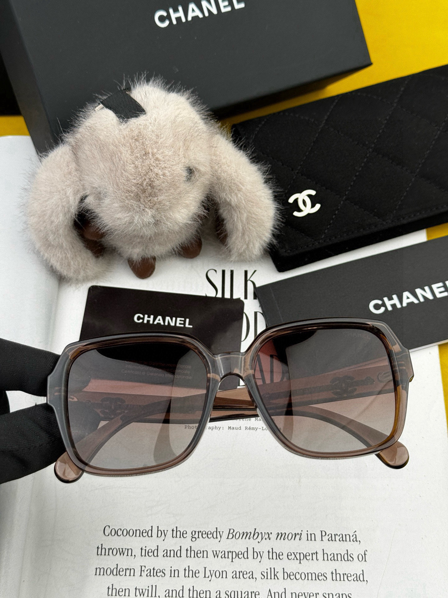  【CHANEL】香奈儿 2025新款潮流爆款 时尚方框太阳镜 佩戴舒适 网红潮款墨镜  女士高清加厚偏