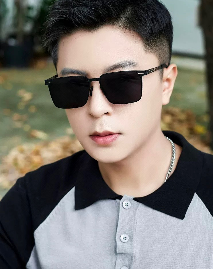 ♦️LV 2025新款男女情侣款太阳镜多边形墨镜iP电镀永不褪色 超轻超有弹性整幅眼镜无螺丝重要的是压不