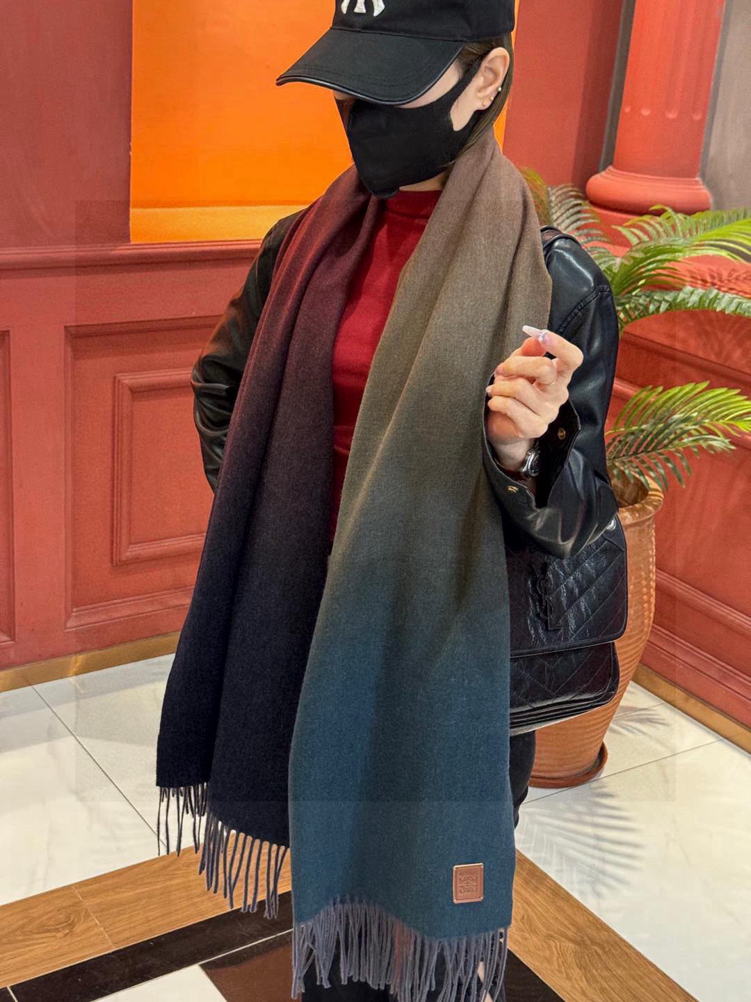  ✨✨太美了😍罗意威 美到要尖叫😱专柜最新款🎊英伦欧美范儿「多色渐变」又是一款即时尚又实用的大围巾&长巾