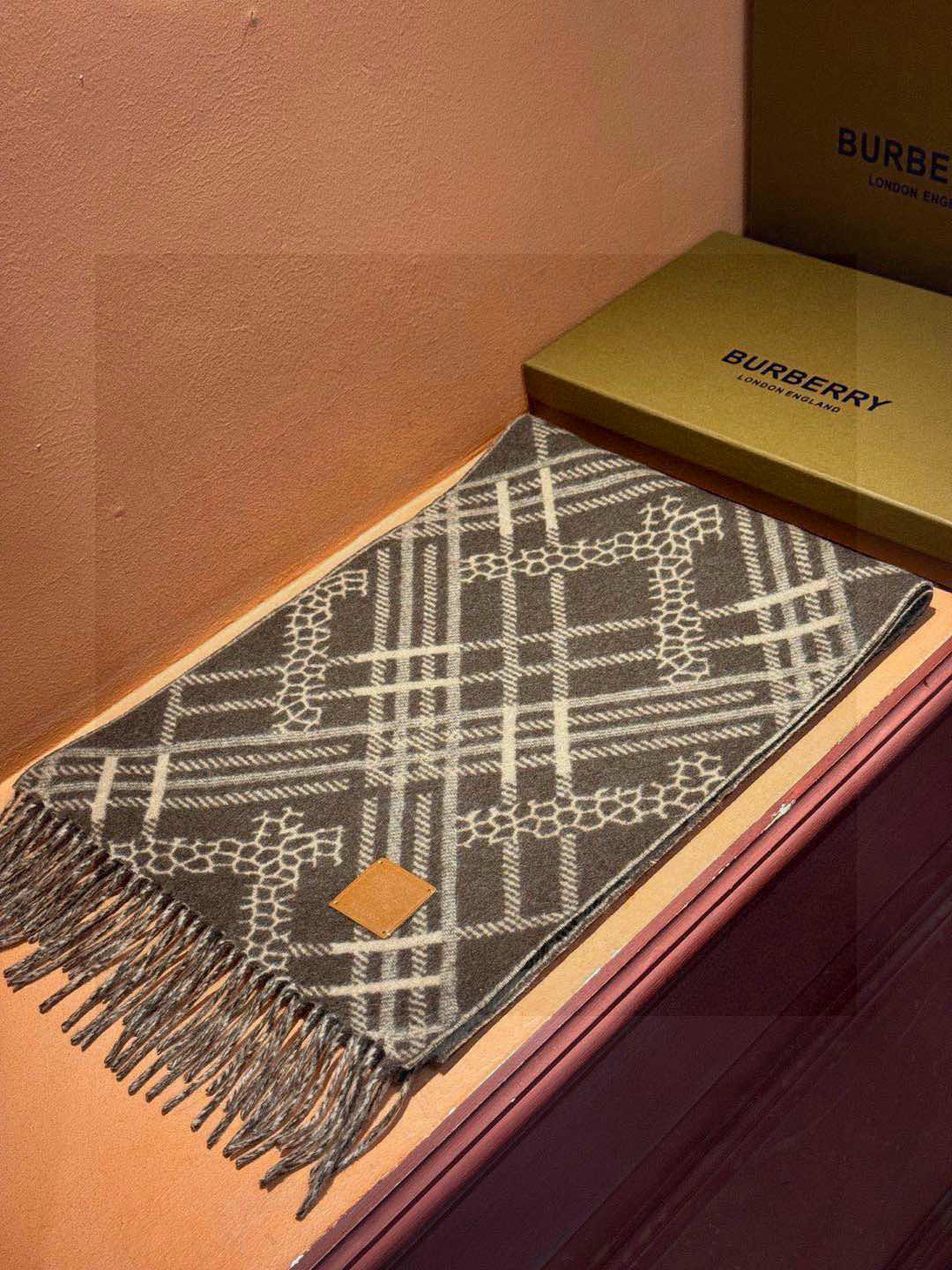   双面围巾 🆕Burberry · 巴宝莉格子围巾❗️好看的要疯掉了，太有型太有魅力了❗️❗️非常斯文