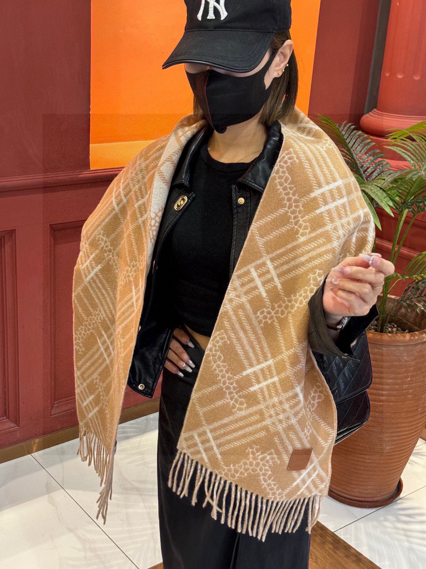   双面围巾 🆕Burberry · 巴宝莉格子围巾❗️好看的要疯掉了，太有型太有魅力了❗️❗️非常斯文