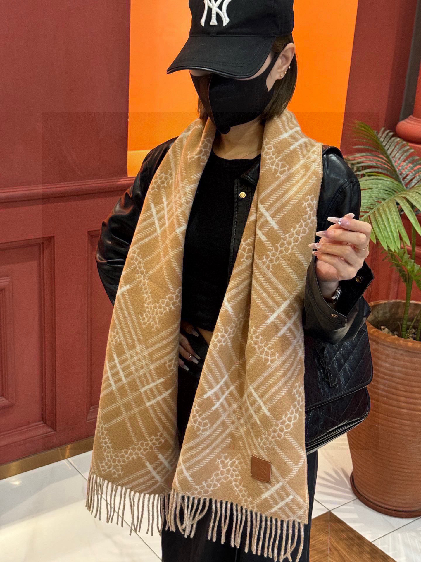   双面围巾 🆕Burberry · 巴宝莉格子围巾❗️好看的要疯掉了，太有型太有魅力了❗️❗️非常斯文