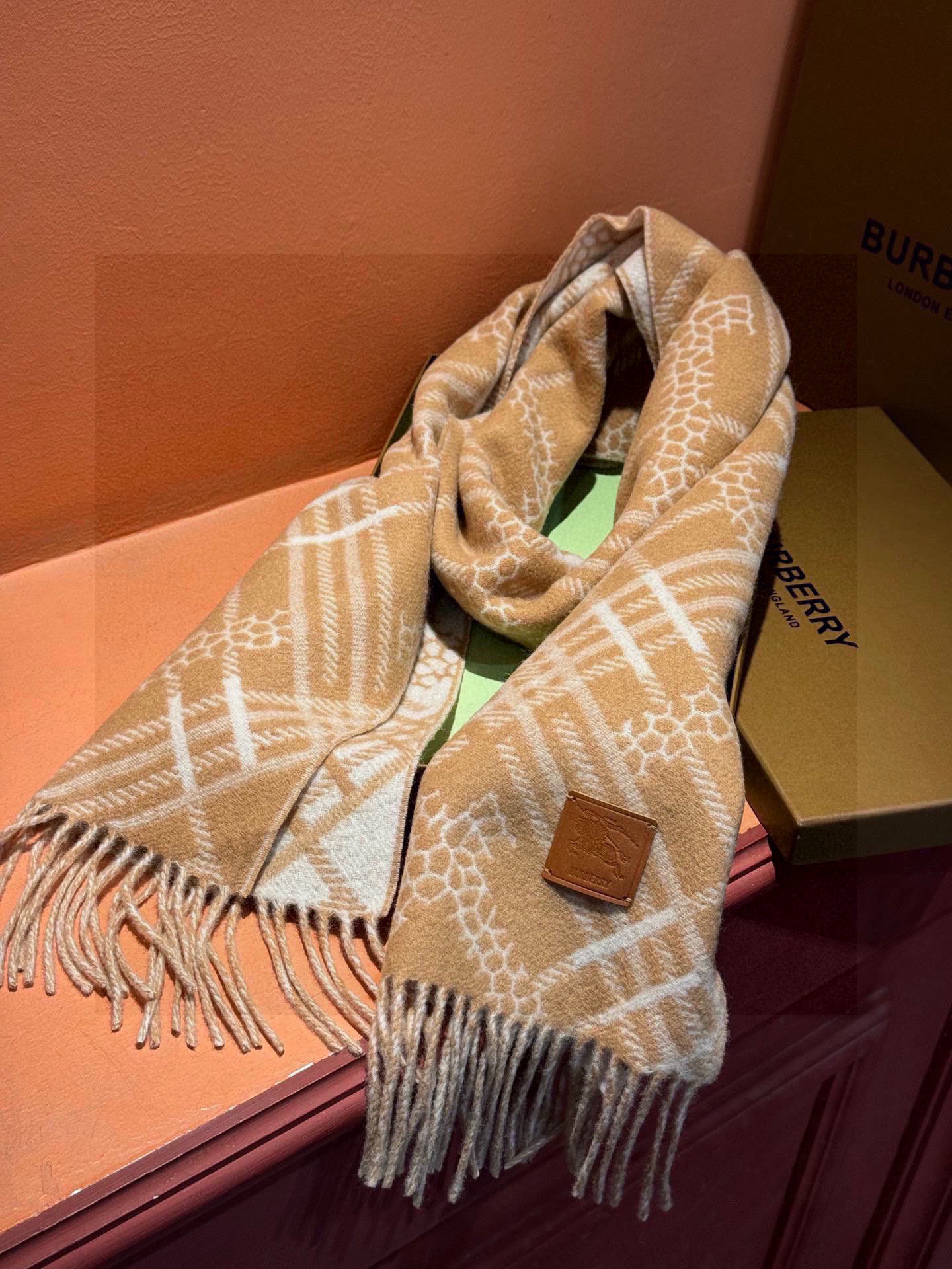   双面围巾 🆕Burberry · 巴宝莉格子围巾❗️好看的要疯掉了，太有型太有魅力了❗️❗️非常斯文