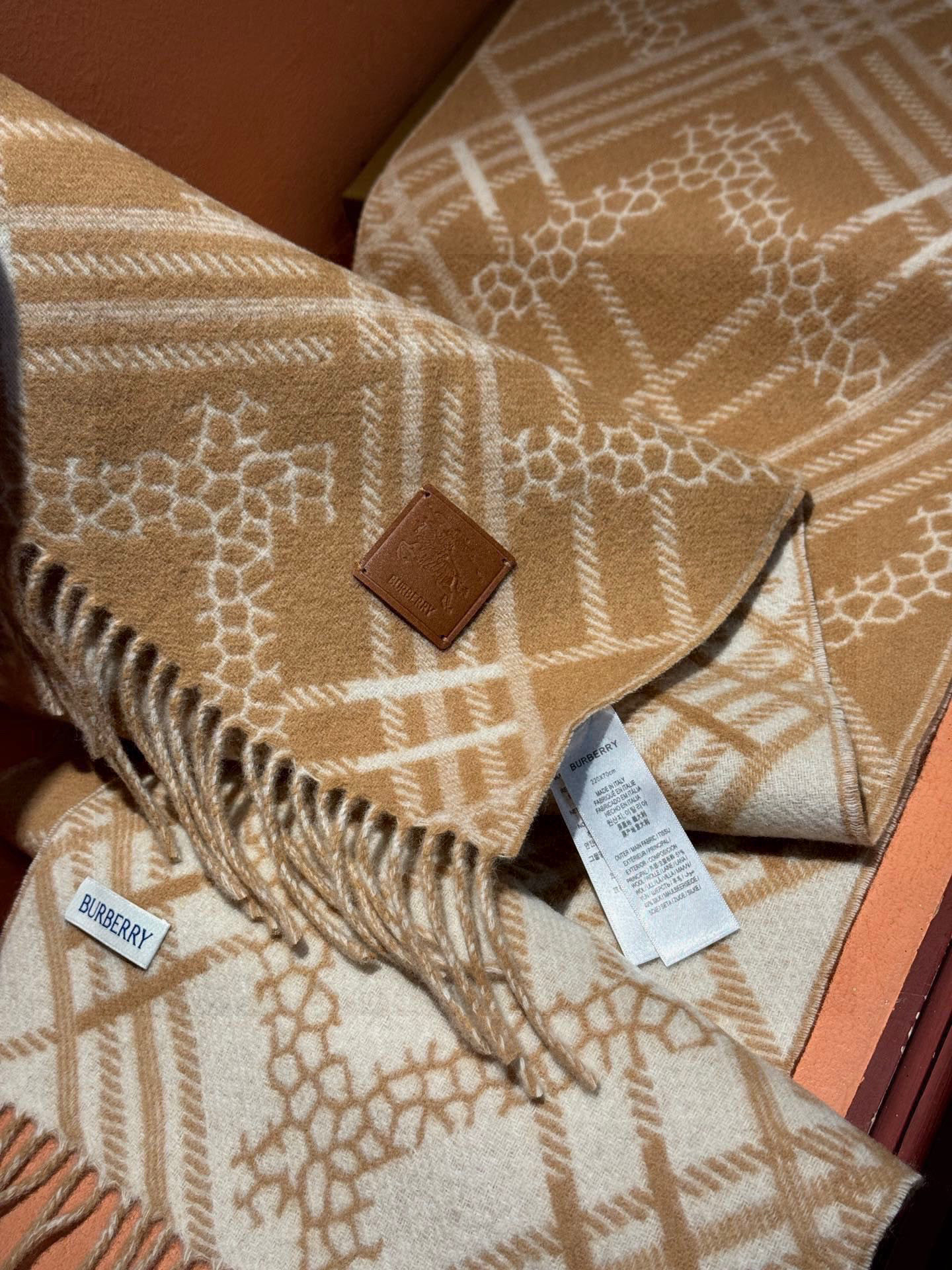   双面围巾 🆕Burberry · 巴宝莉格子围巾❗️好看的要疯掉了，太有型太有魅力了❗️❗️非常斯文