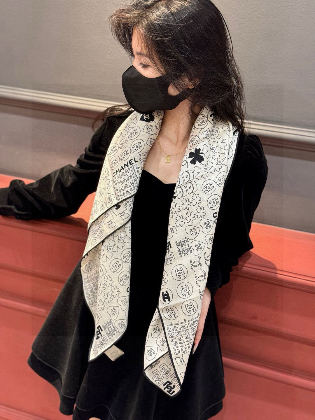 上新❤️
【Chanel】
经典茶花优雅Coco风,Chanel最新菱格丝绒大方巾~气质到骨子里,