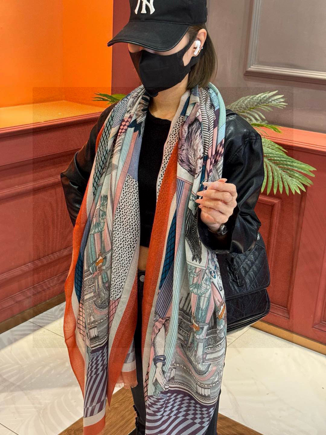   会发光发亮的围巾 爱马仕 专柜同步 买了都说好看羊绒印花‼️推荐💕顶级工艺超值‼️爱马仕专柜爆款🎁🎁