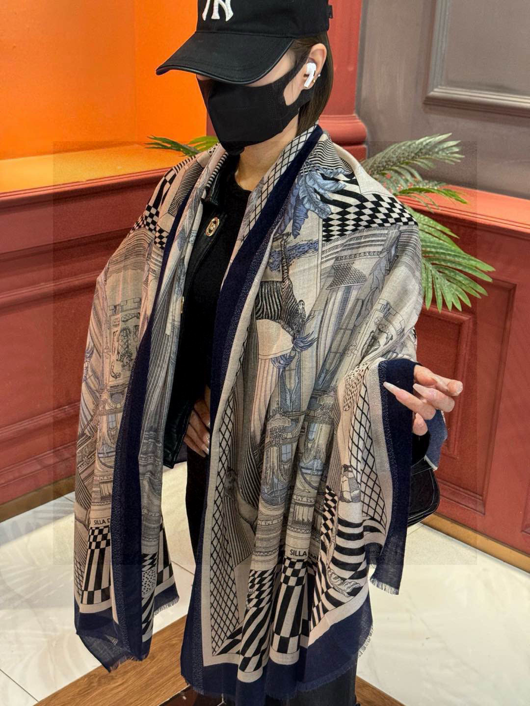   会发光发亮的围巾 爱马仕 专柜同步 买了都说好看羊绒印花‼️推荐💕顶级工艺超值‼️爱马仕专柜爆款🎁🎁