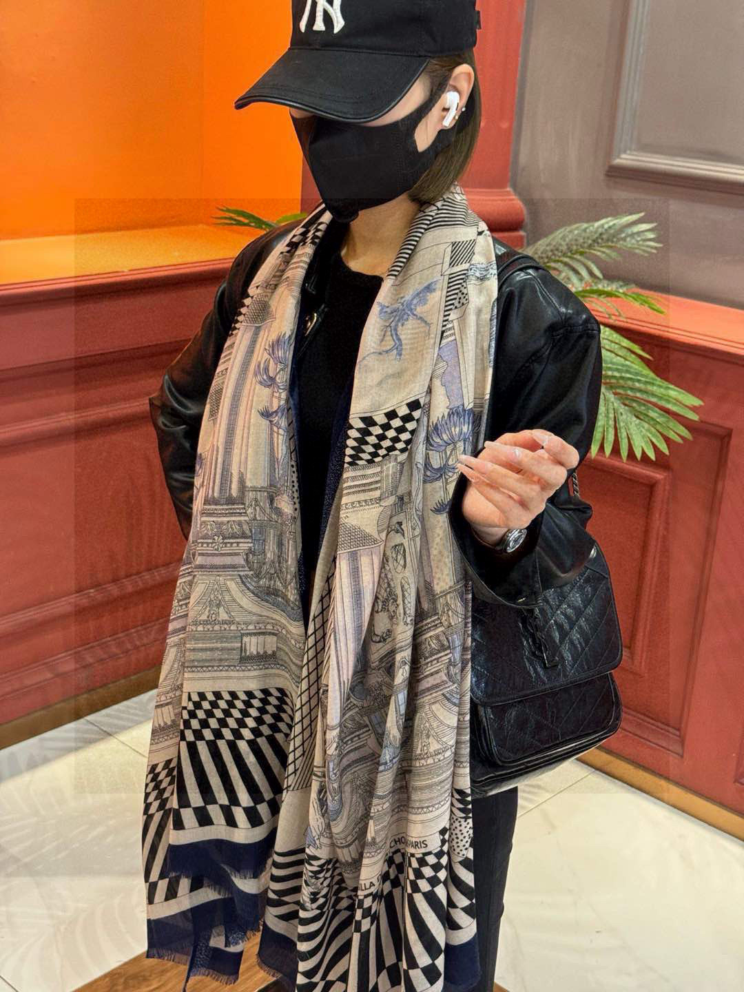   会发光发亮的围巾 爱马仕 专柜同步 买了都说好看羊绒印花‼️推荐💕顶级工艺超值‼️爱马仕专柜爆款🎁🎁