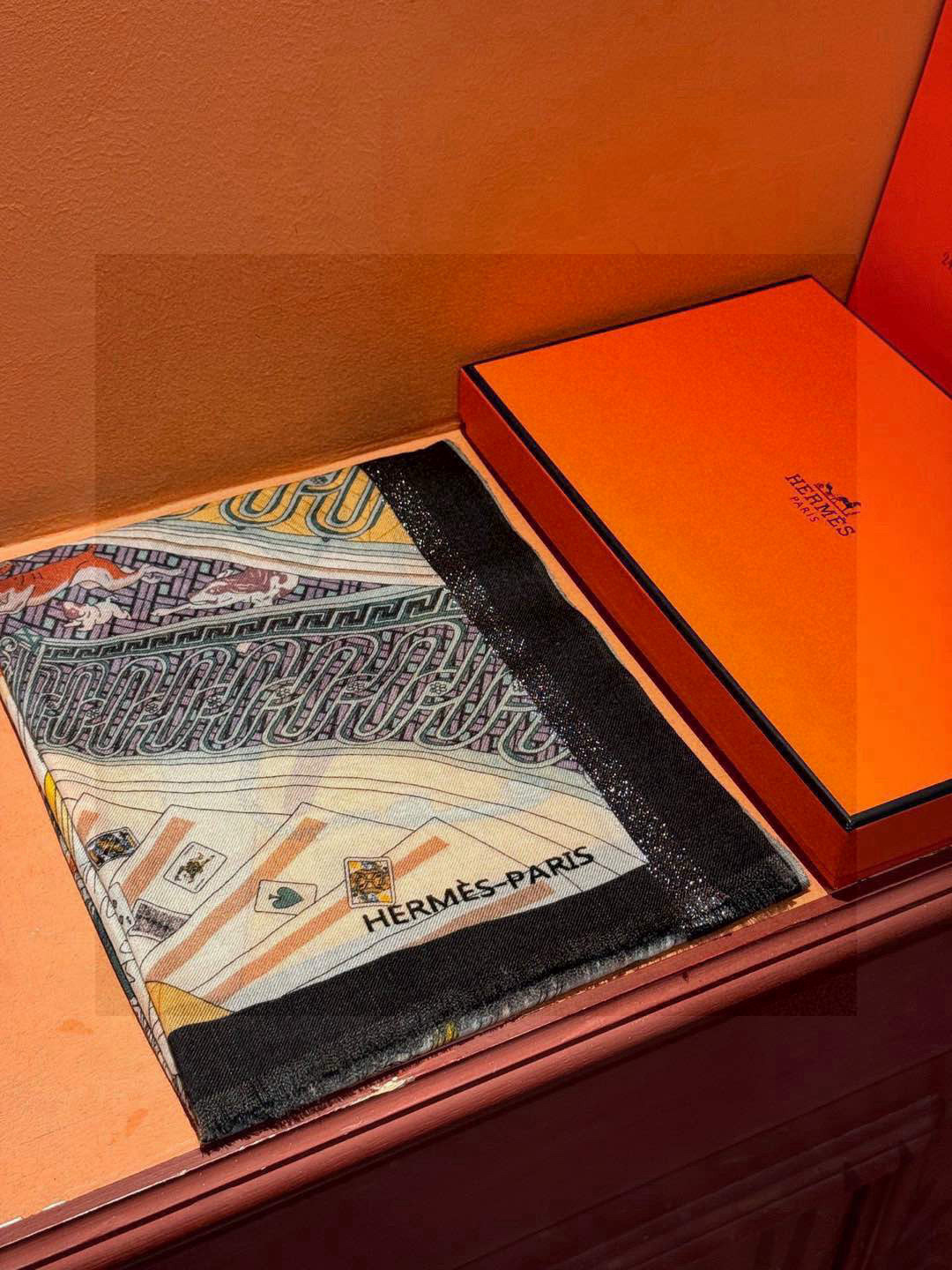   会发光发亮的围巾 爱马仕 专柜同步 买了都说好看羊绒印花‼️推荐💕顶级工艺超值‼️爱马仕专柜爆款🎁🎁