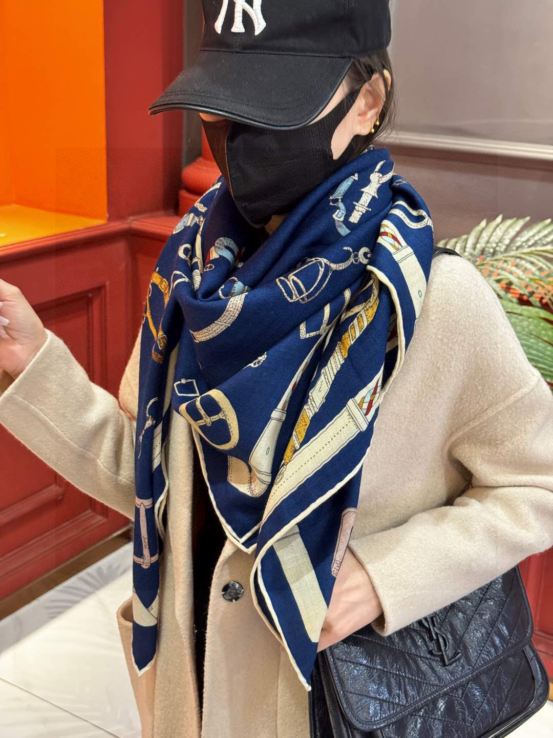  羊绒新款🆕👏👏买了都说好看‼️推荐💕爱马仕双面同色羊绒方巾【跃动的马儿双面同色140】，顶级工艺超值‼