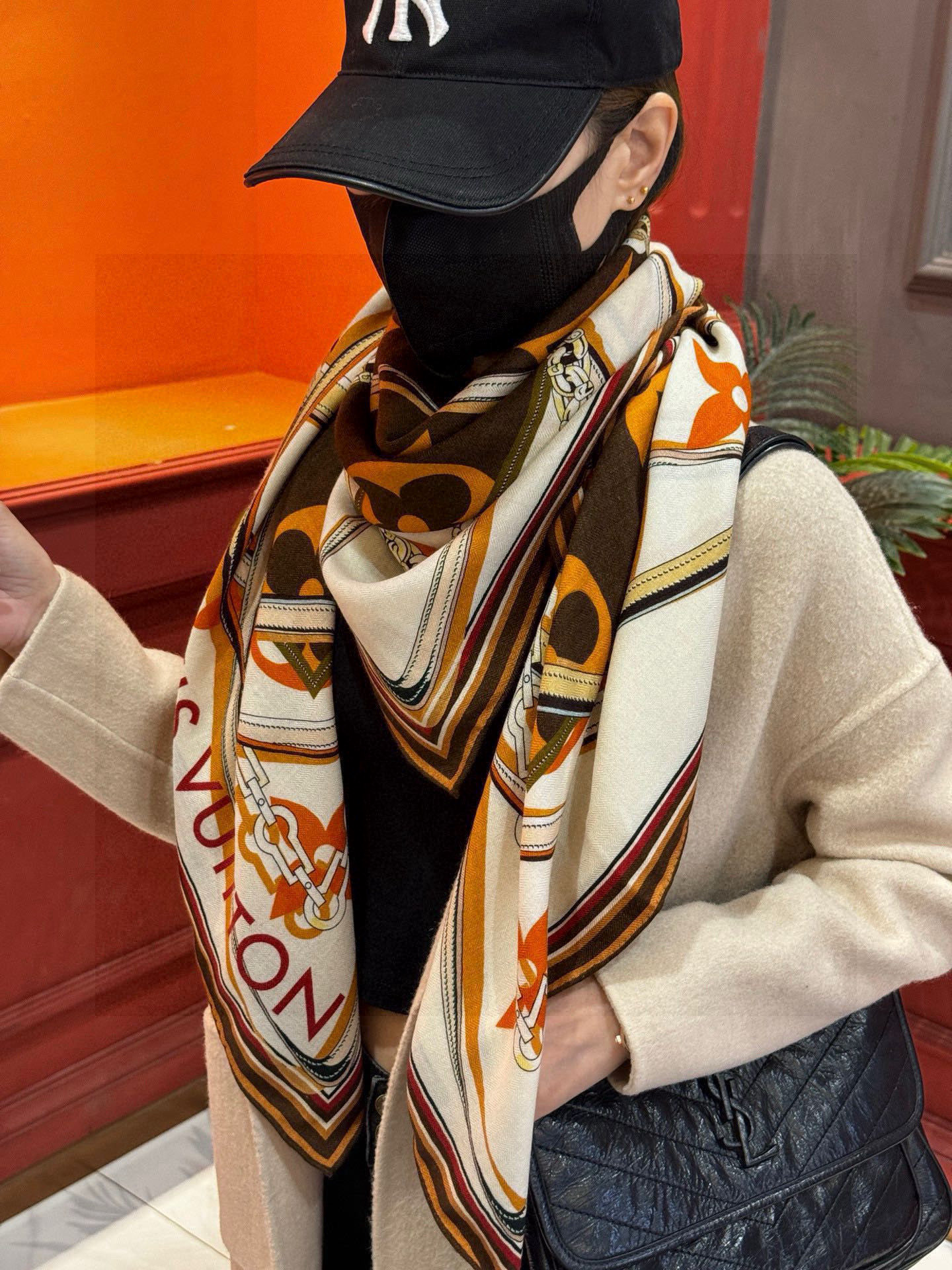  上新❤️ MONOGRAM JACQUARD DENIM
140丝绒 方巾   
【高定版  双面同色