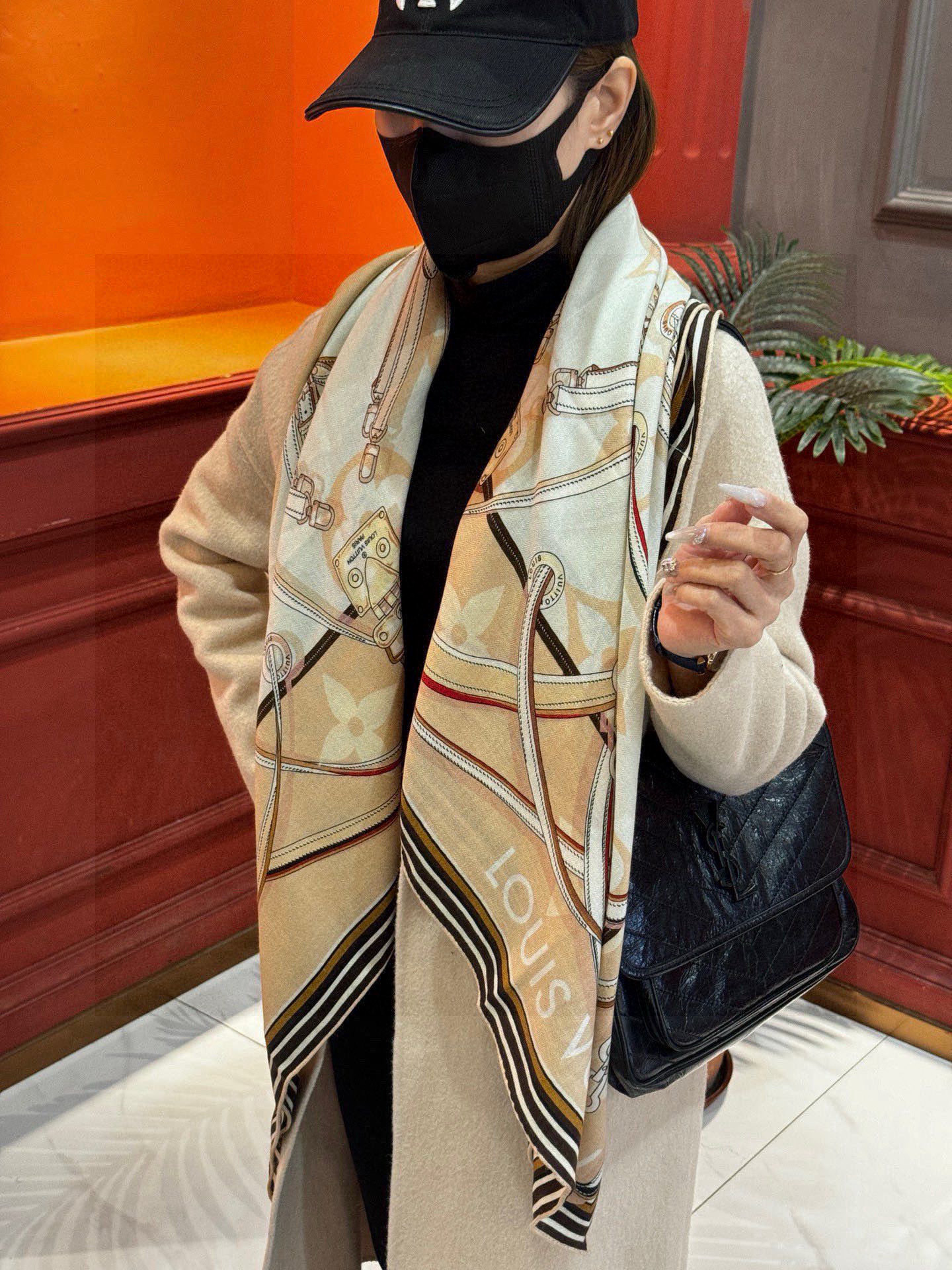  上新❤️ MONOGRAM JACQUARD DENIM
140丝绒 方巾   
【高定版  双面同色