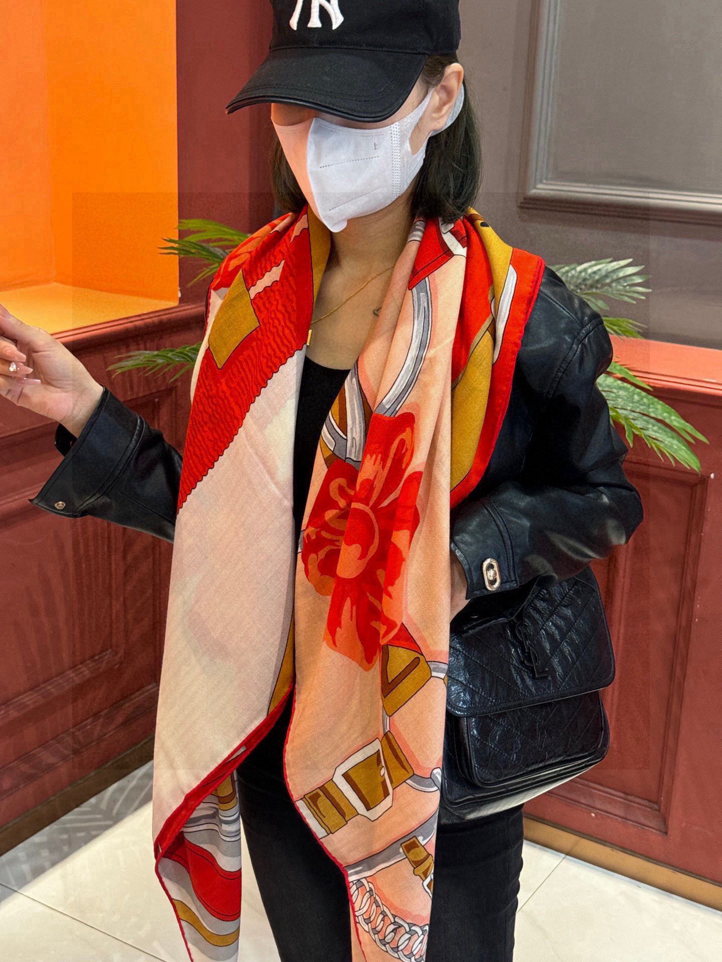  羊绒新款🆕👏👏买了都说好看‼️推荐💕爱马仕双面同色羊绒方巾，【双面同色140】顶级工艺超值‼️爱马仕专