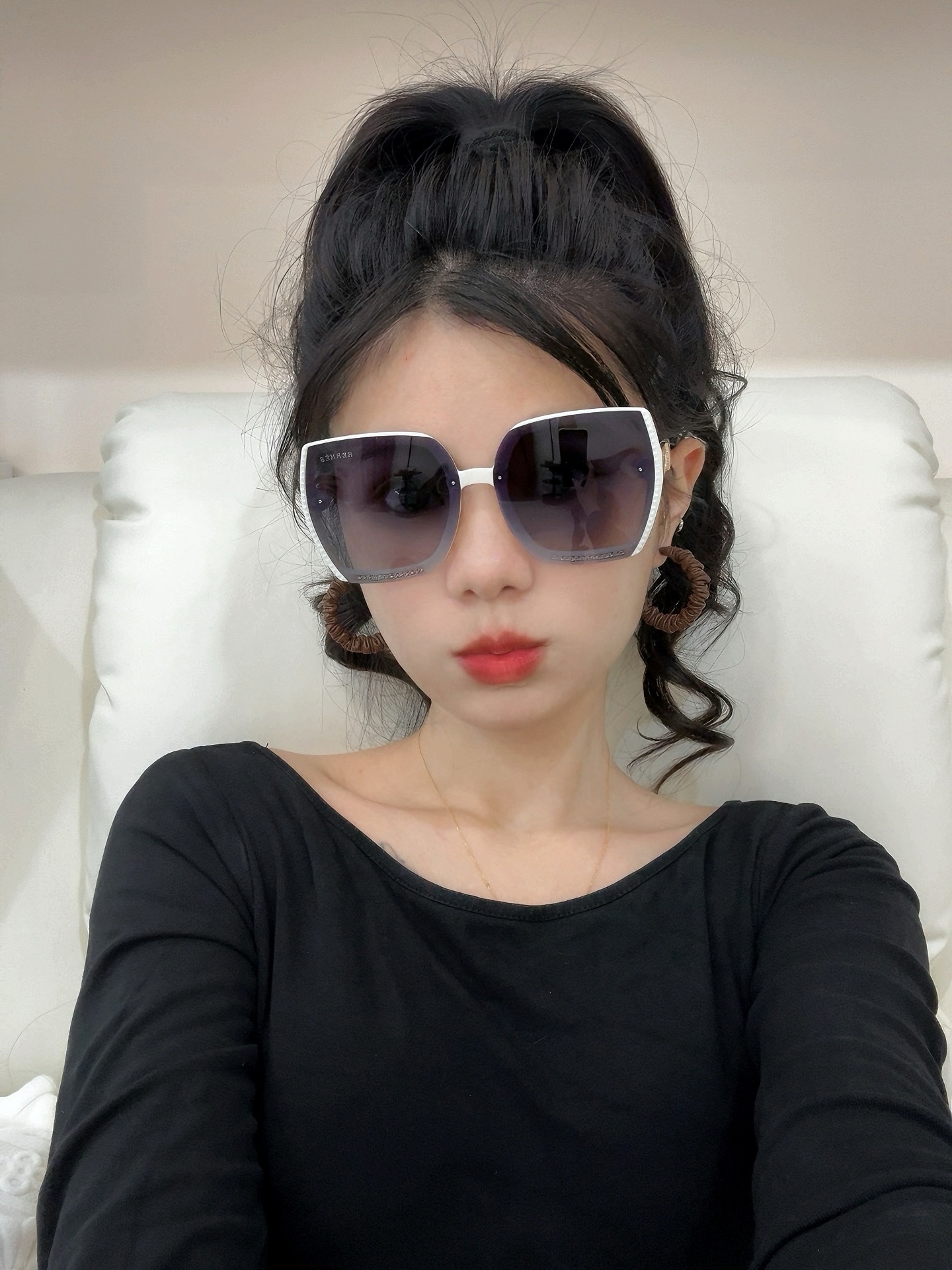   2025新款 爱马仕女士偏光太阳镜🕶️ 宝丽来高清镜片🎉高品质TR-90镜框 时尚百搭！
型号：H2