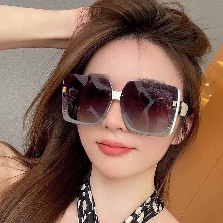   2025新款 爱马仕女士偏光太阳镜🕶️ 宝丽来高清镜片🎉高品质TR-90镜框 时尚百搭！
型号：H5