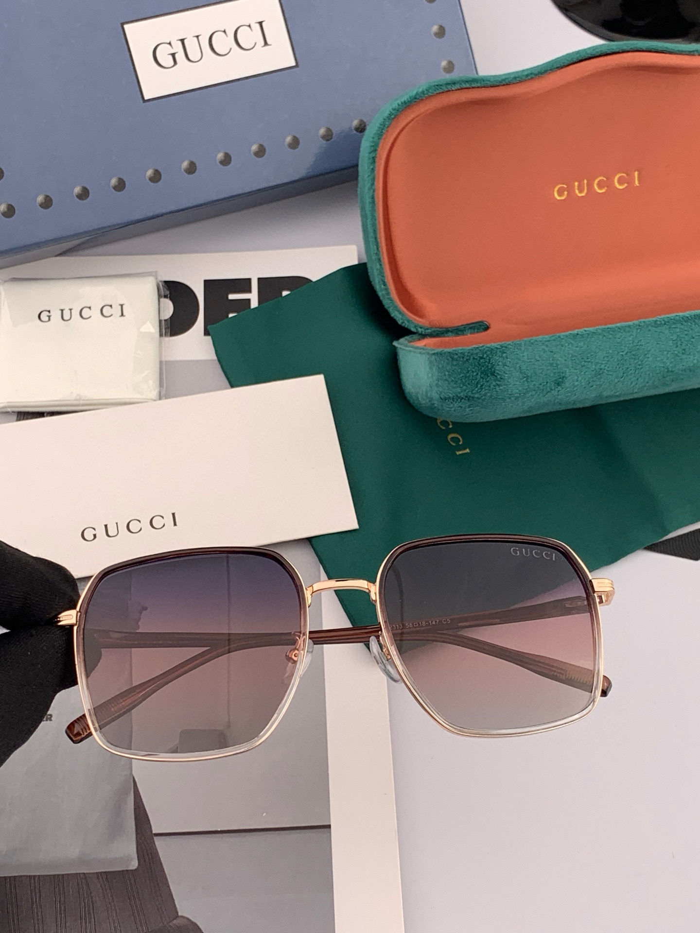  【偏光系列】Gucci   经典的方框设计，不挑脸型，无论搭配大衣还是连衣裙都非常显气质偏光镜片预防紫