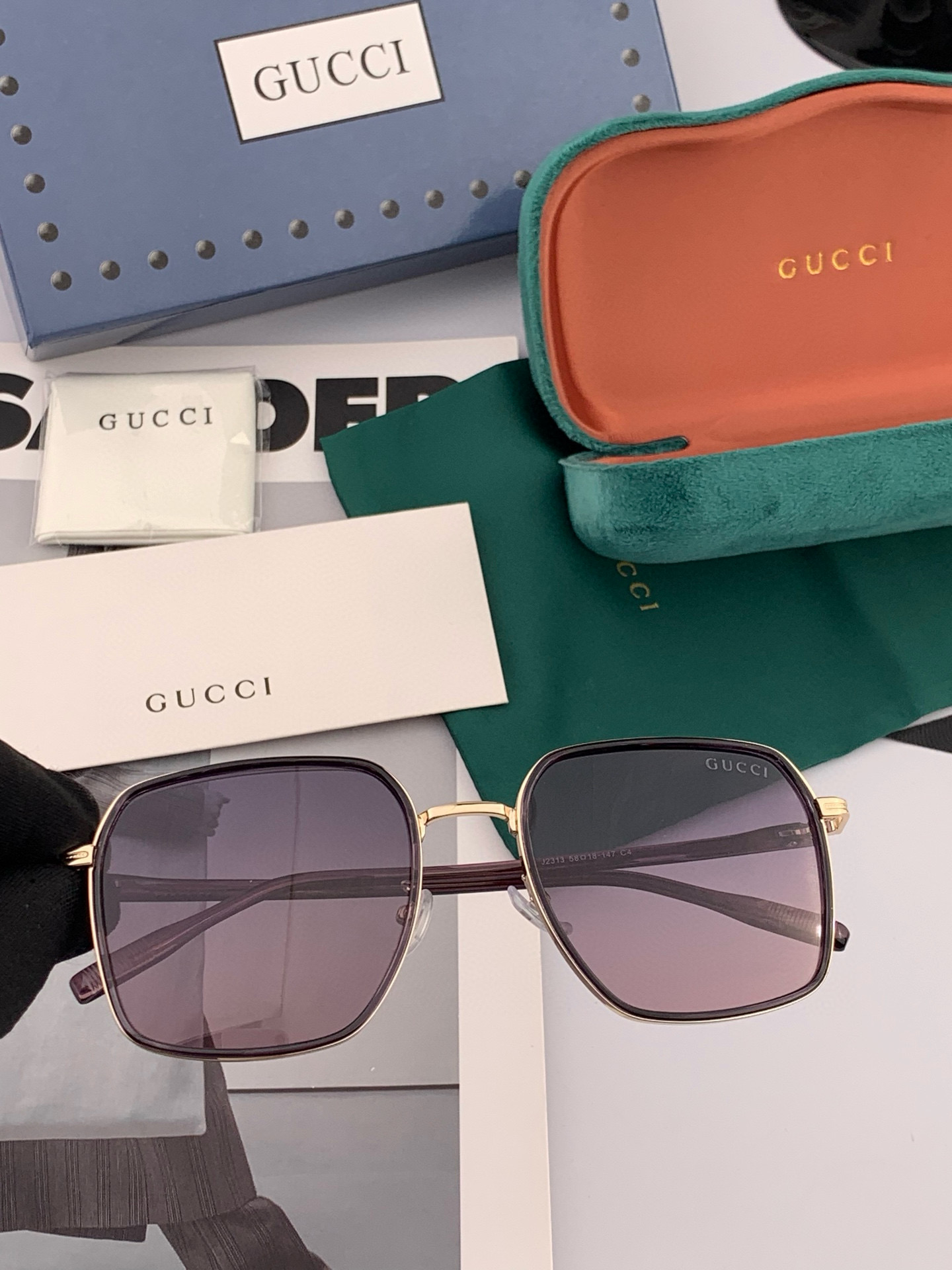  【偏光系列】Gucci   经典的方框设计，不挑脸型，无论搭配大衣还是连衣裙都非常显气质偏光镜片预防紫