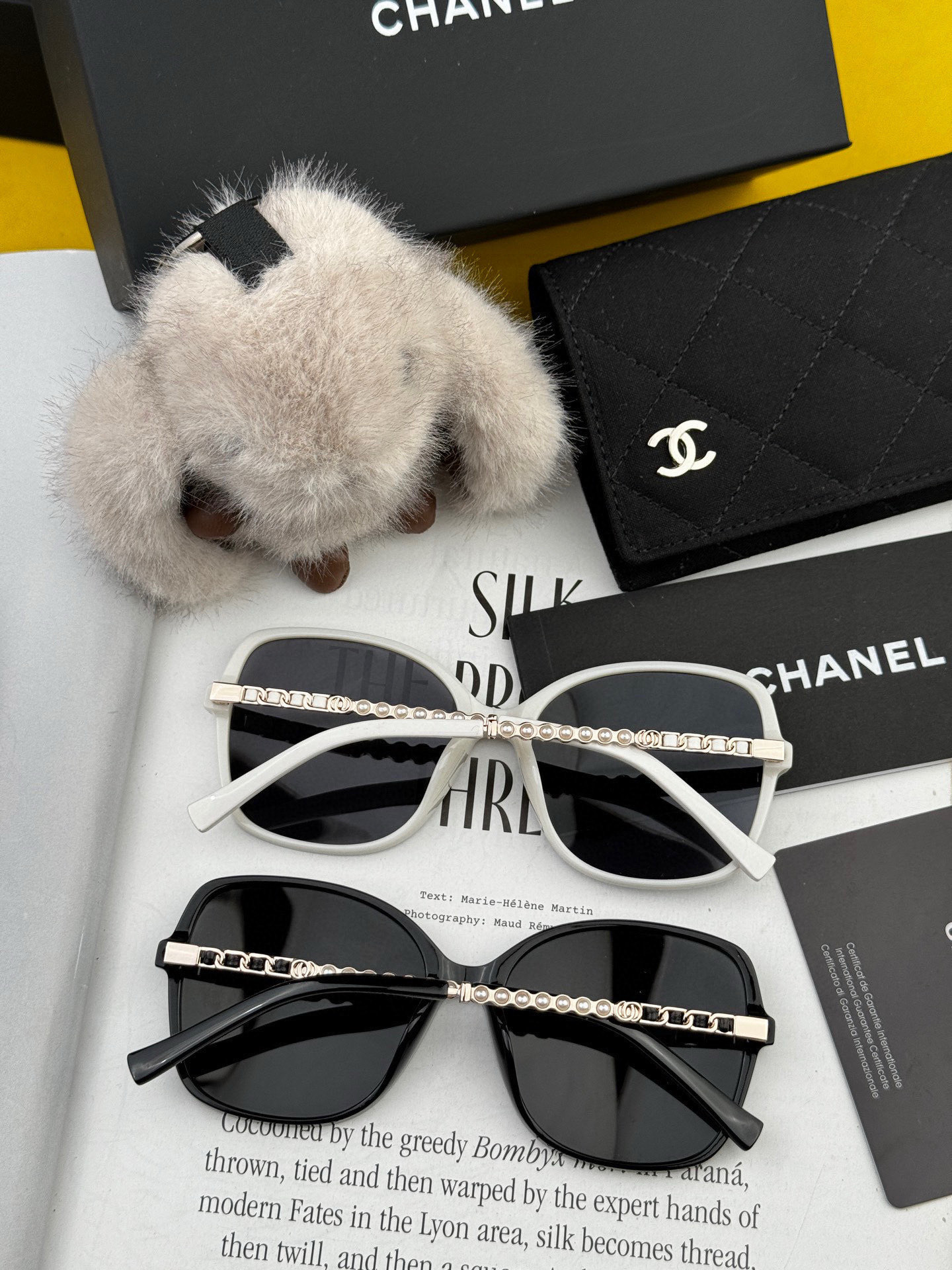    新品CHANEL 香奈儿珍珠太阳镜以独特魅力和前卫风格诠释春夏最新眼镜，质感超好佩带舒适 型号：C