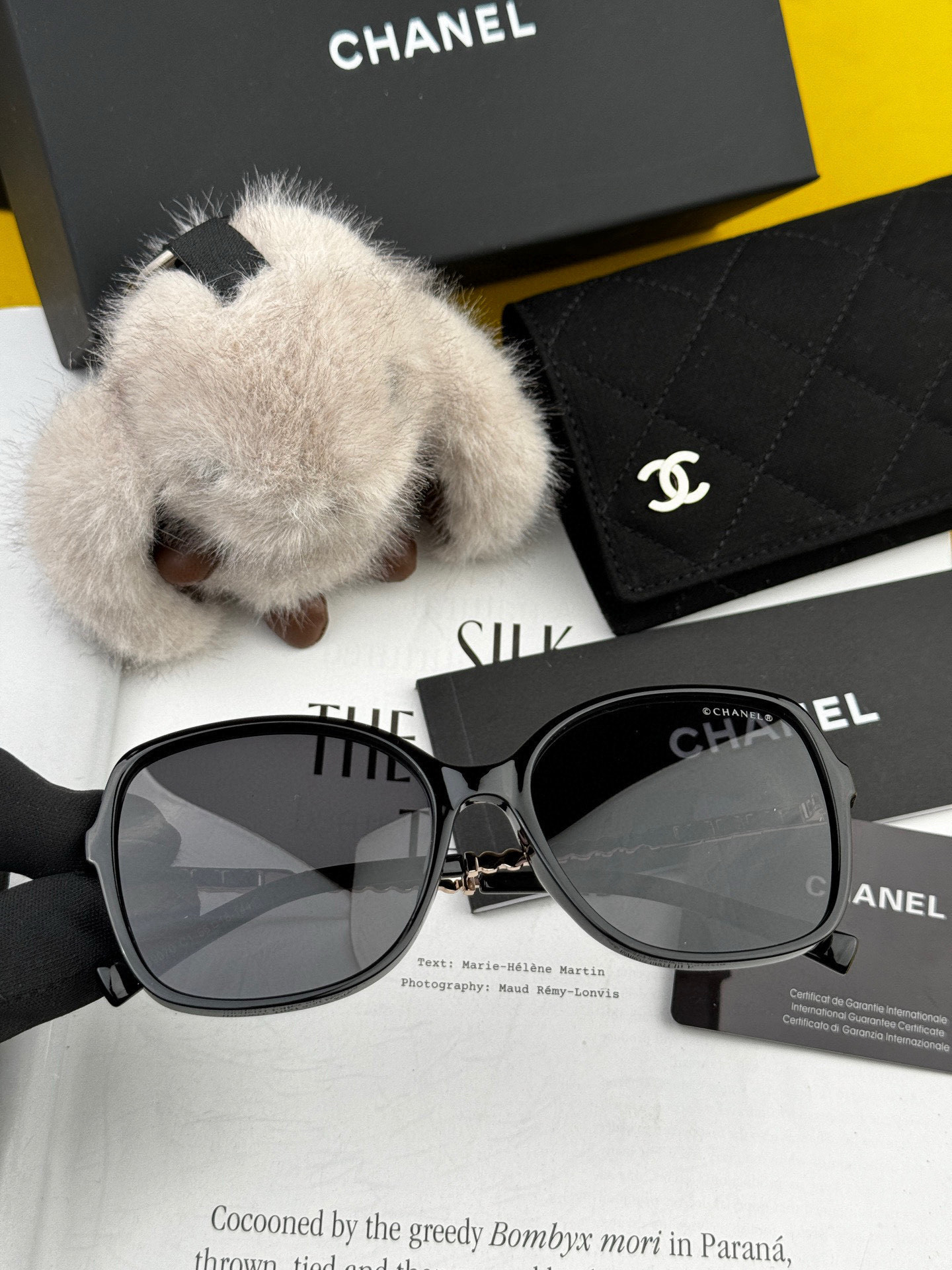    新品CHANEL 香奈儿珍珠太阳镜以独特魅力和前卫风格诠释春夏最新眼镜，质感超好佩带舒适 型号：C