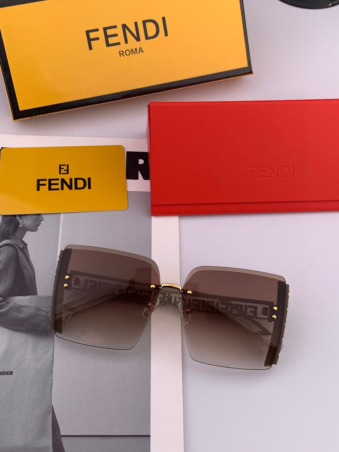   大框方形 Fendi  芬迪   人气热卖爆款   2025开春 新款太阳镜眼镜框网红都爱的款式  