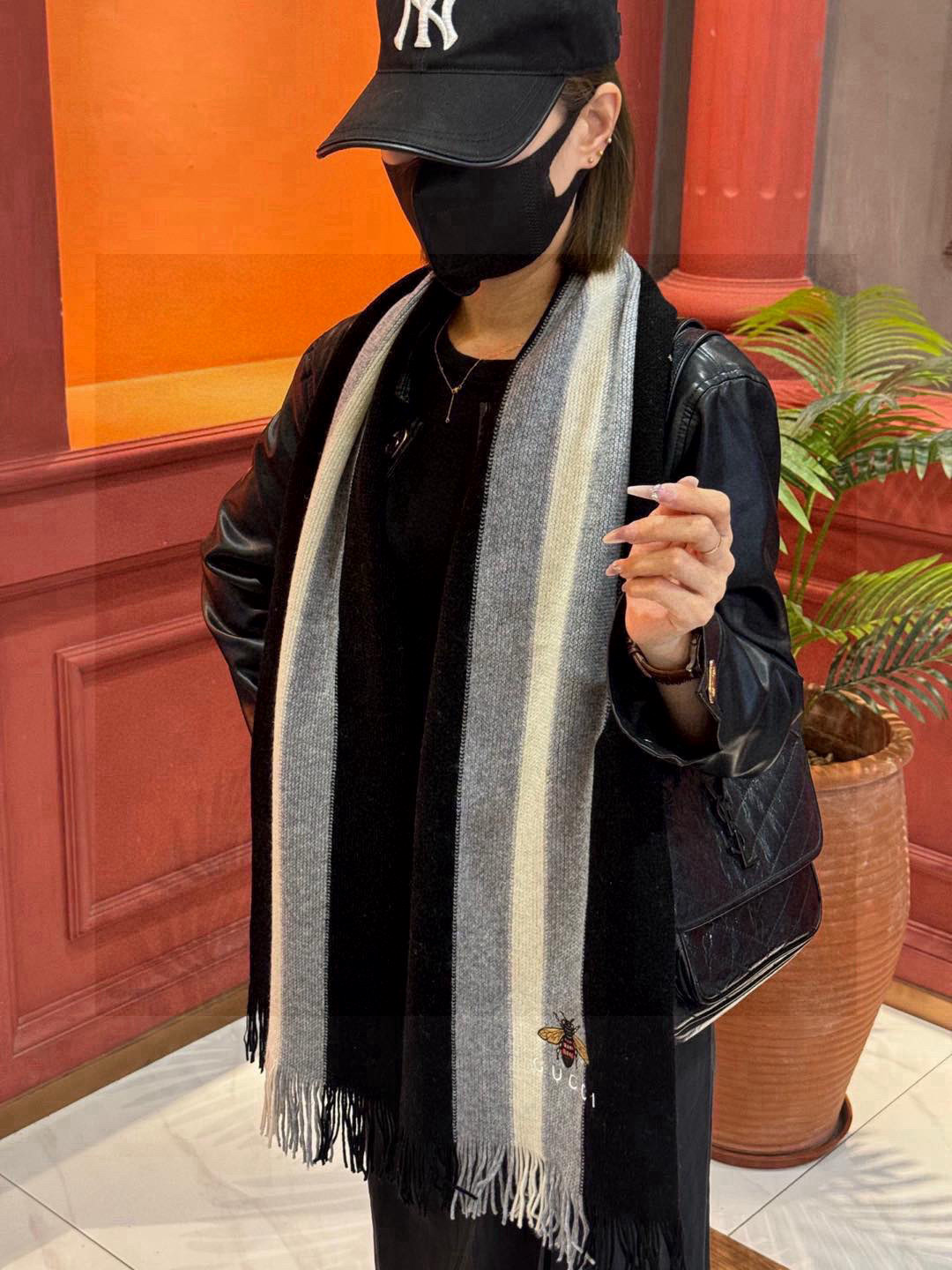   男女同款，百分百纯羊绒 Gucci 高端羊绒针织围巾！】可正式，可随意，非常Classical的设计