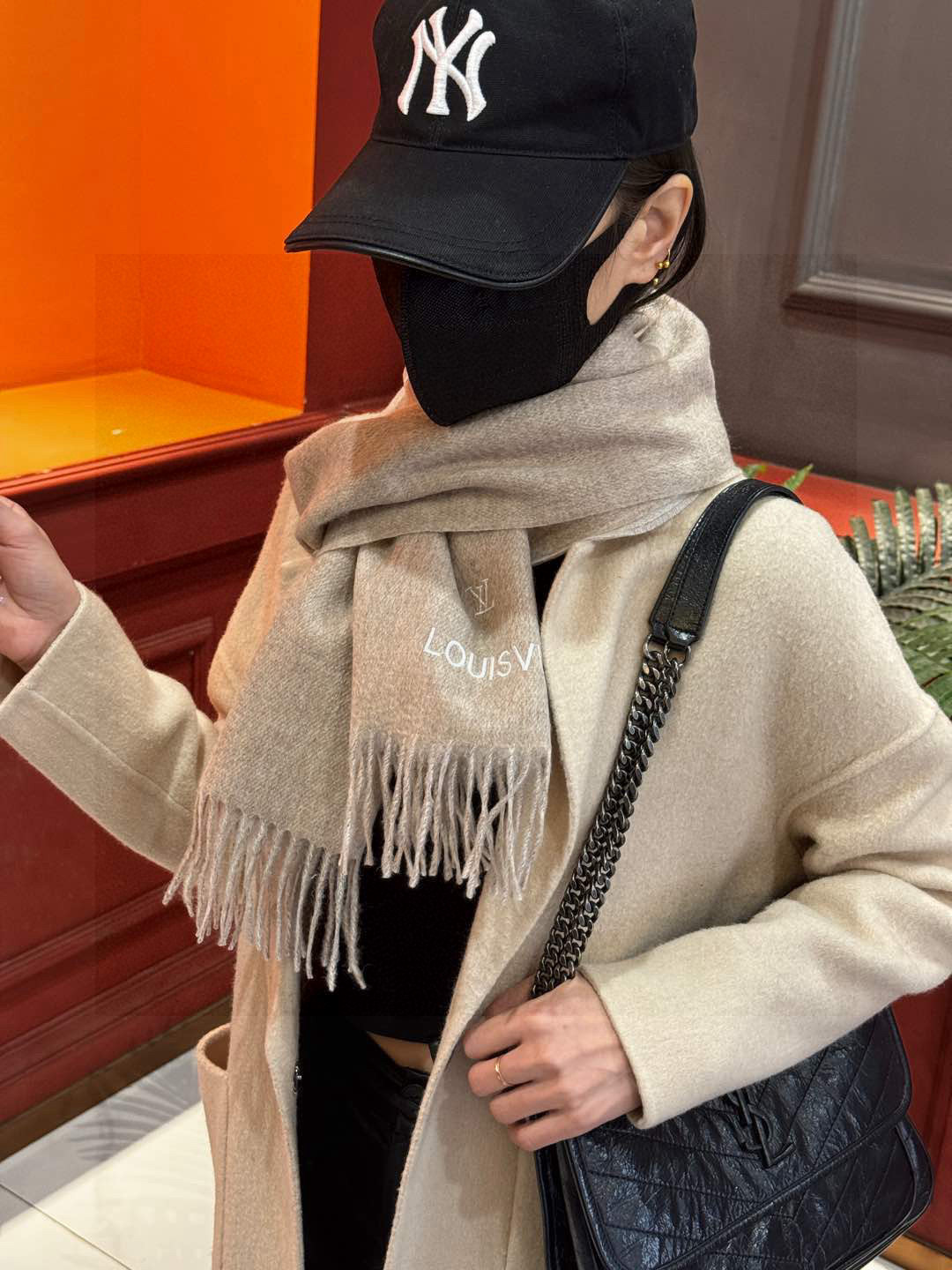   【LV】官网新款 情侣款 巴黎时装展双面羊绒围巾！采用蒙古高原细羊绒！手感满满地都是细腻的绒毛！这个