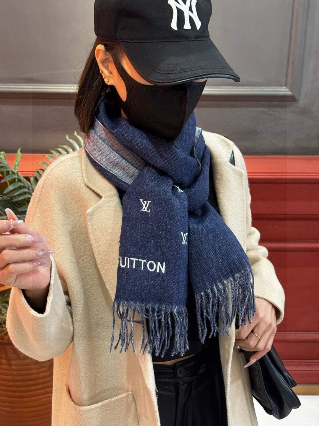   【LV】官网新款 情侣款 巴黎时装展双面羊绒围巾！采用蒙古高原细羊绒！手感满满地都是细腻的绒毛！这个