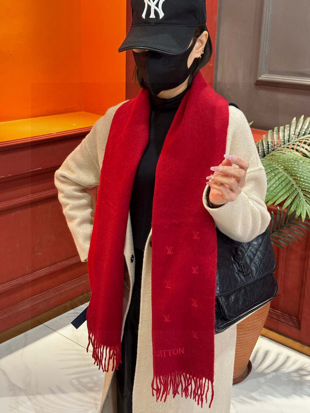   【LV】官网新款 情侣款 巴黎时装展双面羊绒围巾！采用蒙古高原细羊绒！手感满满地都是细腻的绒毛！这个
