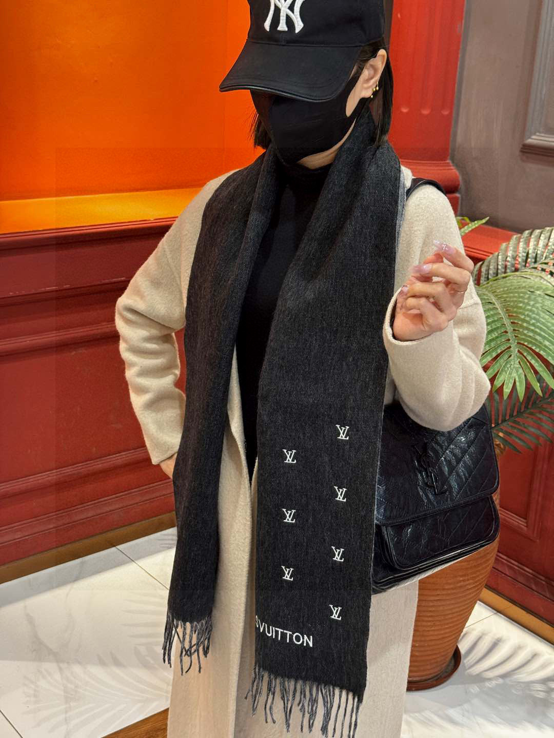   【LV】官网新款 情侣款 巴黎时装展双面羊绒围巾！采用蒙古高原细羊绒！手感满满地都是细腻的绒毛！这个
