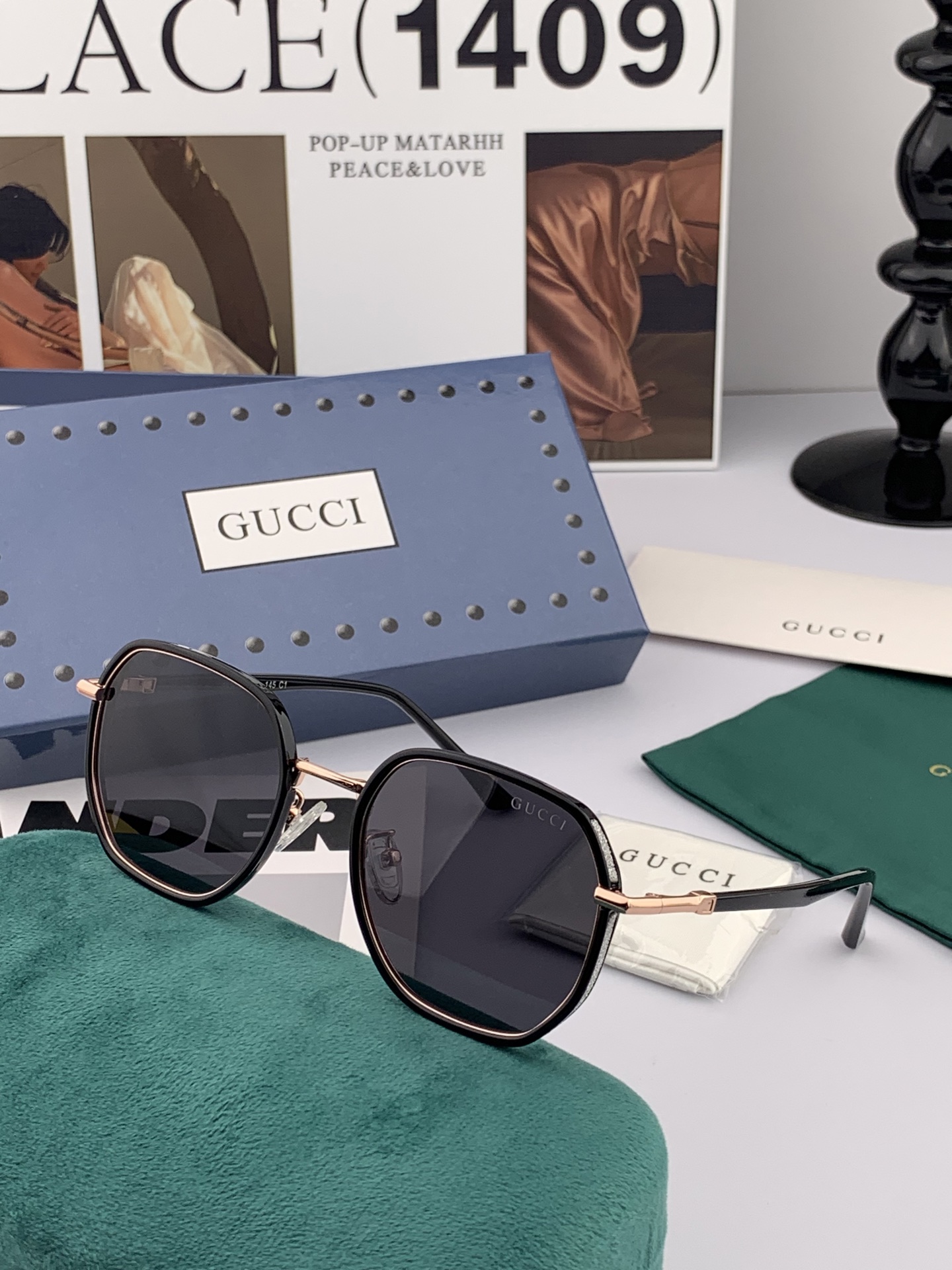   超好看 潮酷【GUCCI】古驰 新款款太阳镜以独特魅力和前卫风格诠释春夏最新眼镜，以方框设计两边经典