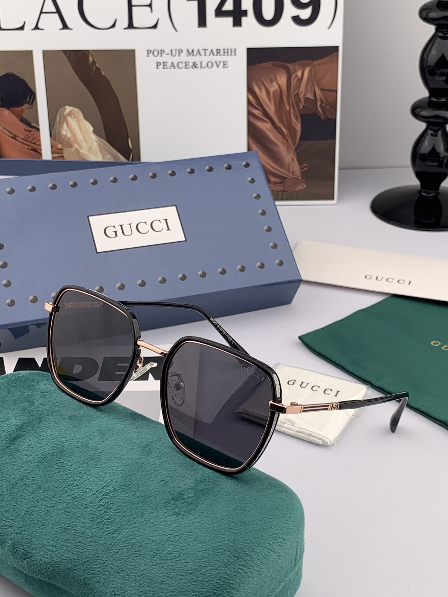   超好看 潮酷【GUCCI】古驰 新款款太阳镜以独特魅力和前卫风格诠释春夏最新眼镜，以方框设计两边经典