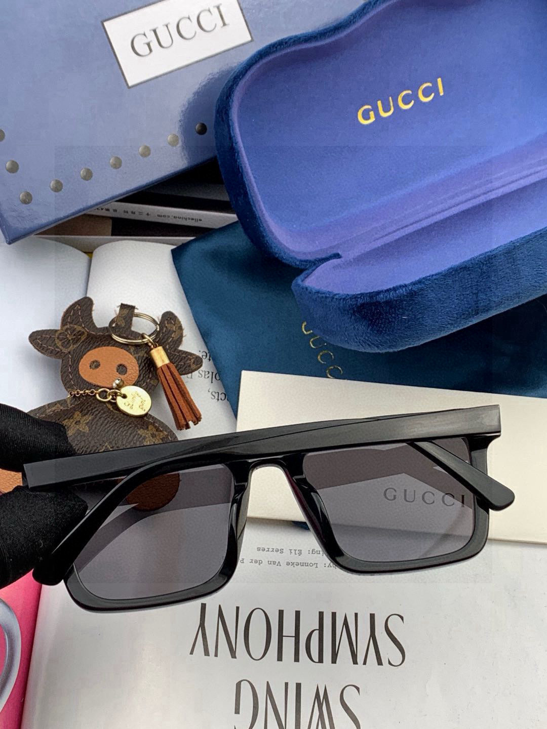  连体镜GUCCI2025开春新款一体镜 大框太阳镜男女同款 😎 
爆款大框尼龙太阳镜 超逼格超酷 
镜