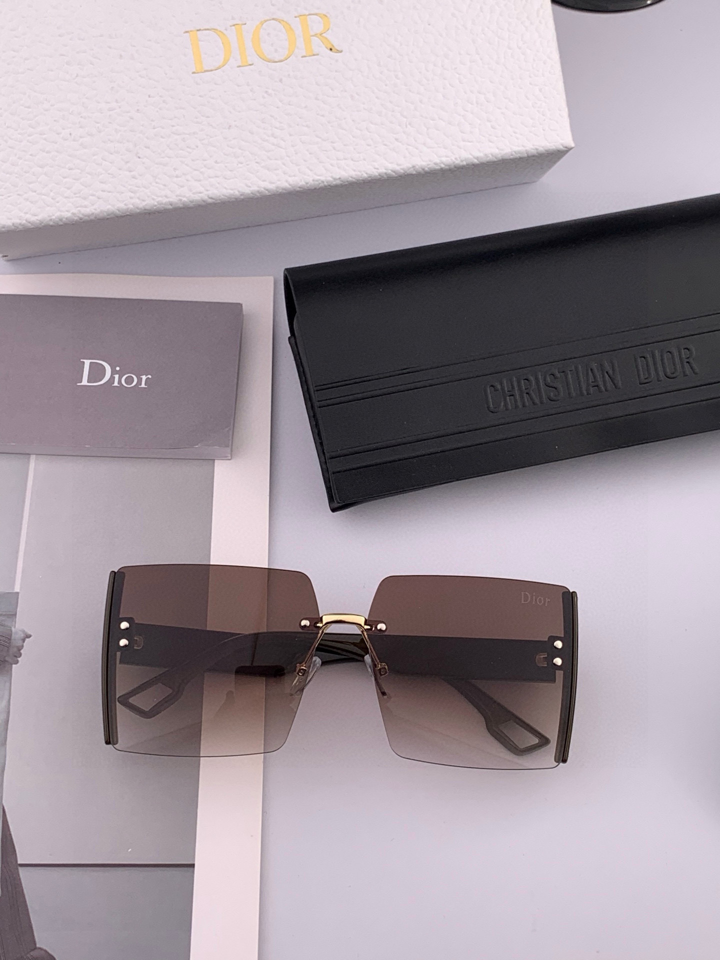   DIOR 2025新款女士方框太阳眼镜 开车墨镜 新款金属无框太阳镜  时尚大方 舒适轻盈 精致奢华