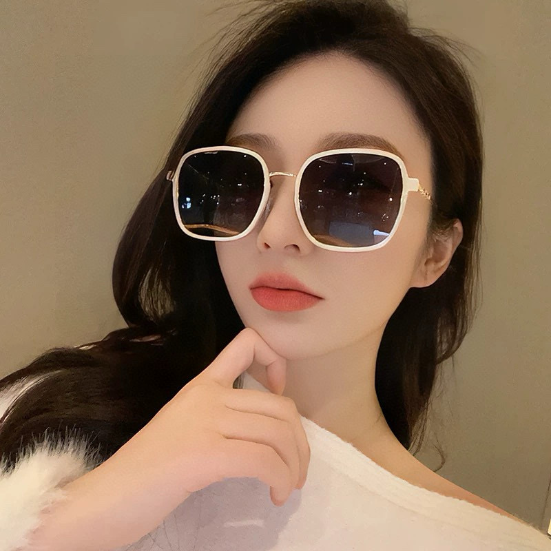    新品CHANEL 香奈儿太阳镜以独特魅力和前卫风格诠释春夏最新眼镜，质感超好佩带舒适 型号：CH0