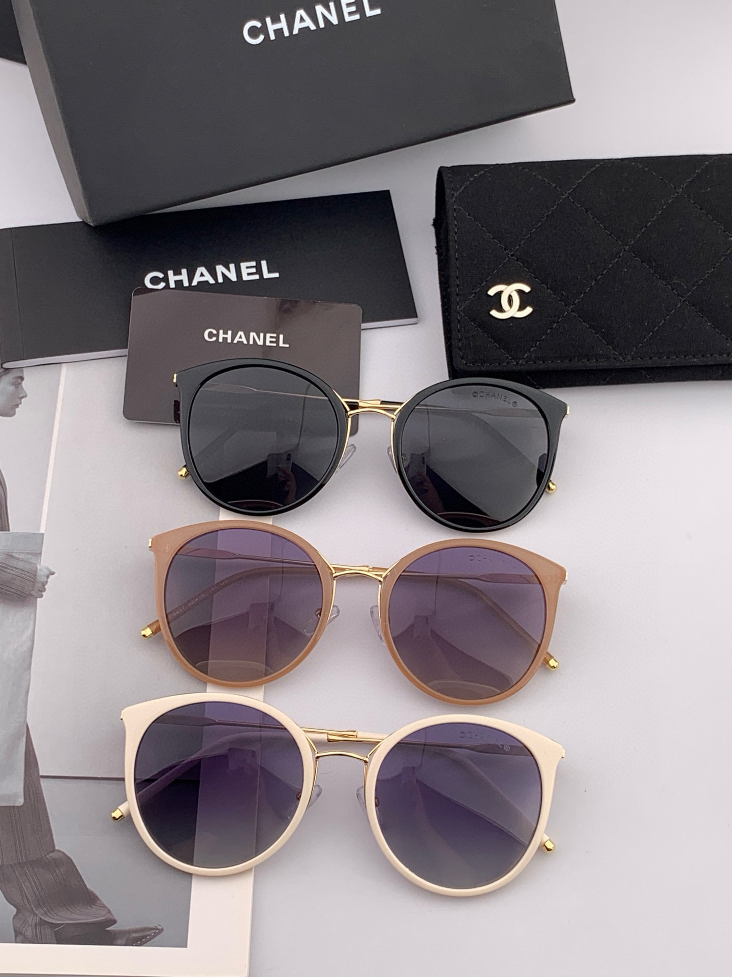    新品CHANEL 香奈儿太阳镜以独特魅力和前卫风格诠释春夏最新眼镜，质感超好佩带舒适 型号：CH7