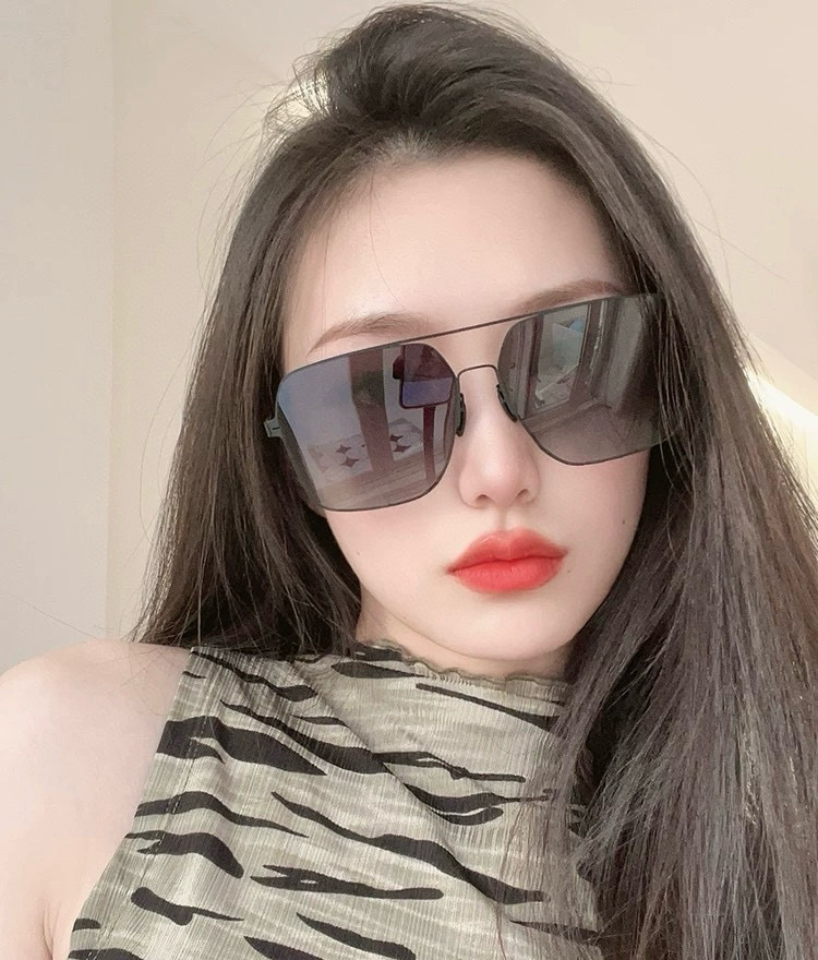 ♦️LV 2025新款男女情侣款太阳镜多边形墨镜iP电镀永不褪色 超轻超有弹性整幅眼镜无螺丝重要的是压不
