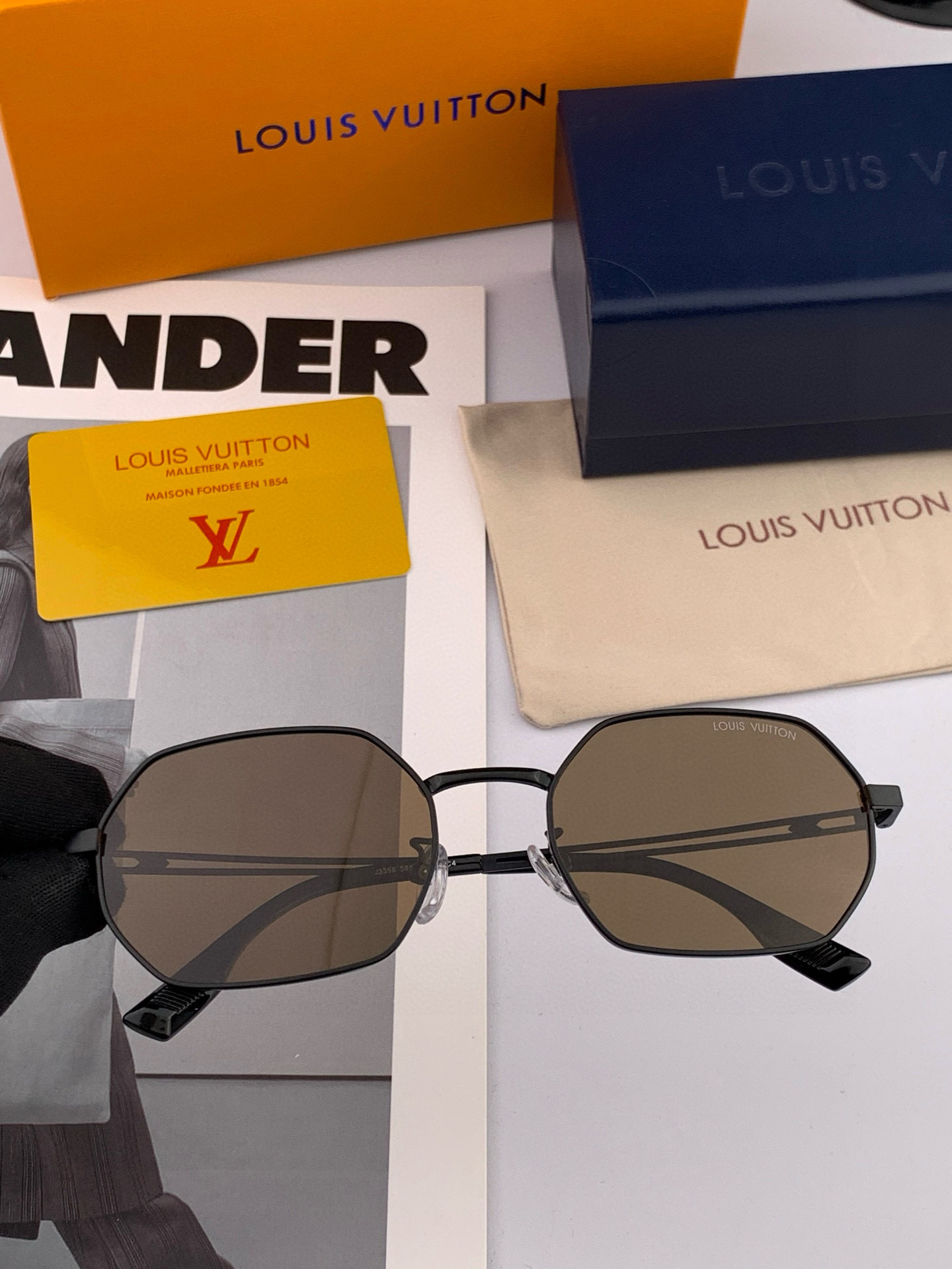  Lv 。  高品质男女款墨镜   👍 进口宝丽来偏光镜片  。蛤蟆镜 开车钓鱼都可 。百搭显瘦墨镜韩版